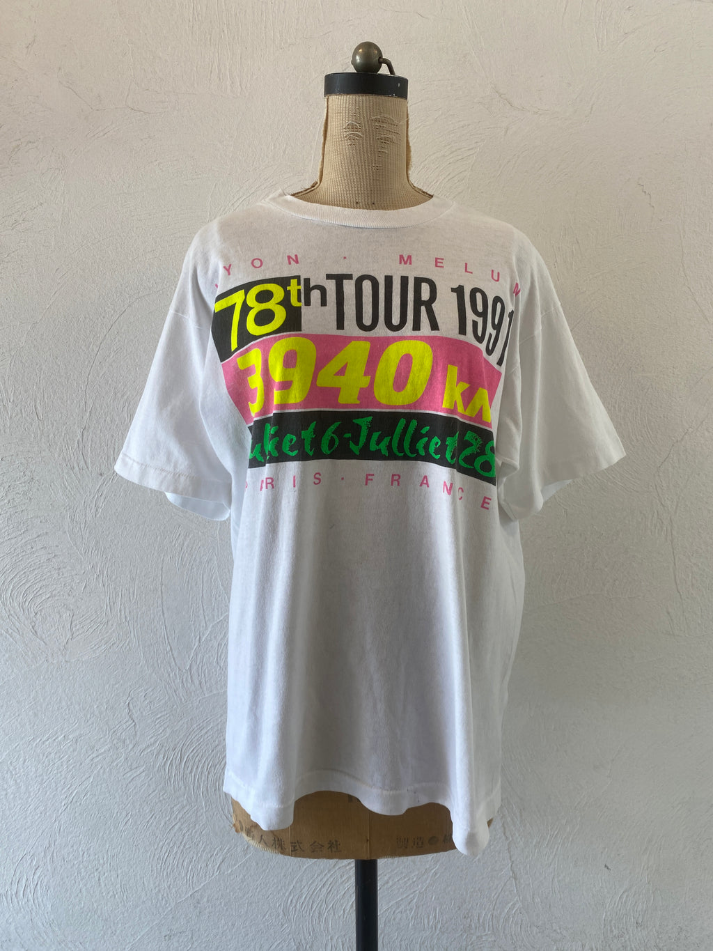 neon logo tour T