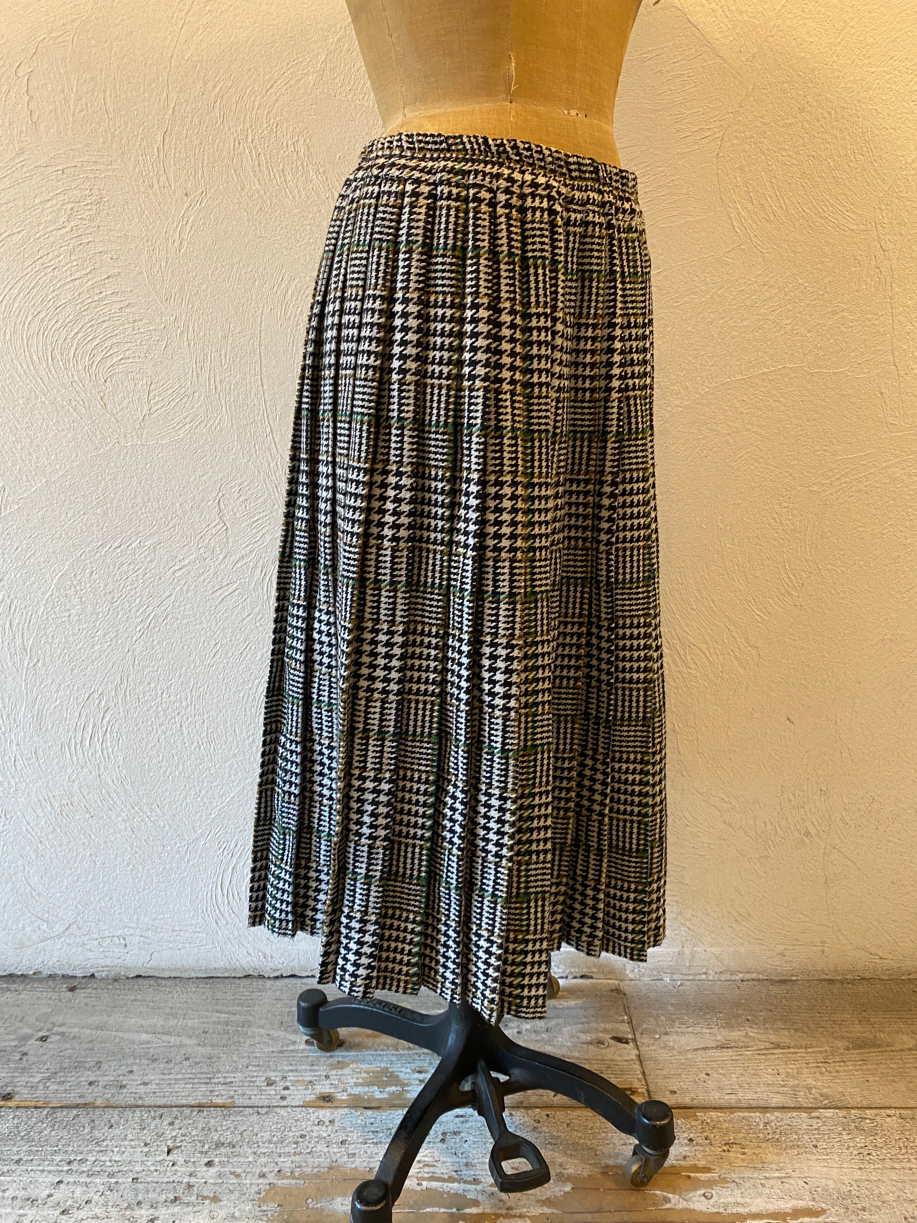side open check skirt