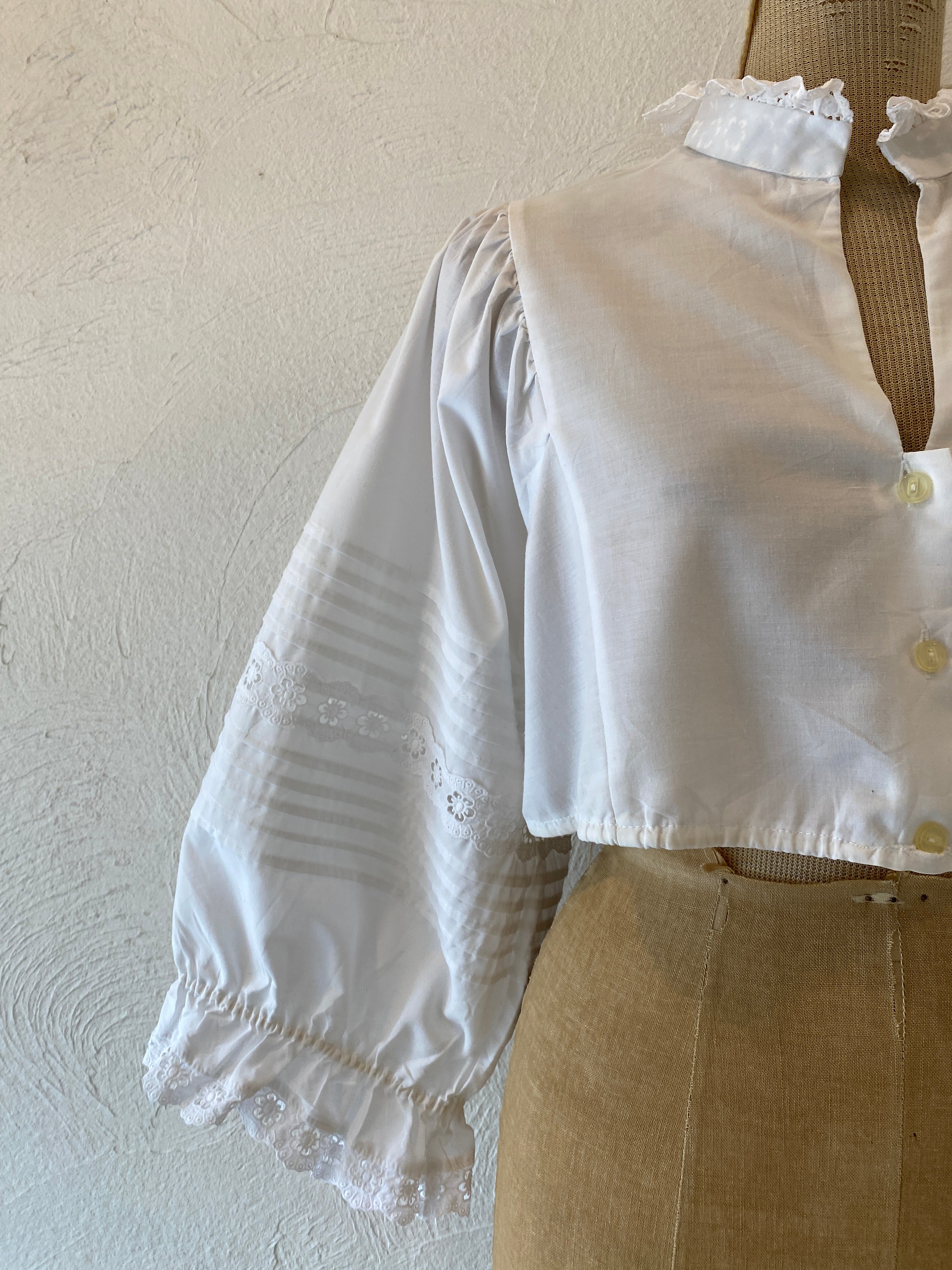 volume sleeve short blouse