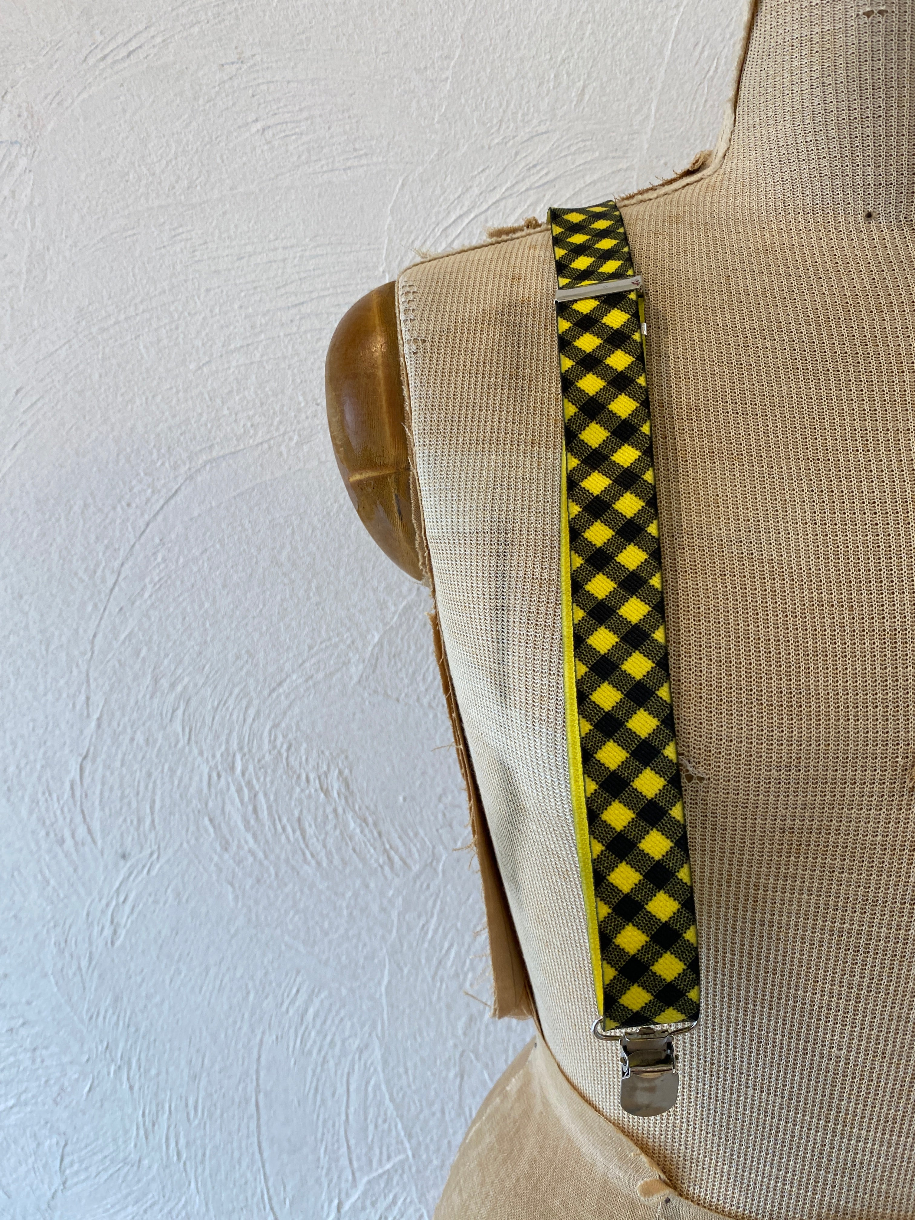 bias check suspender