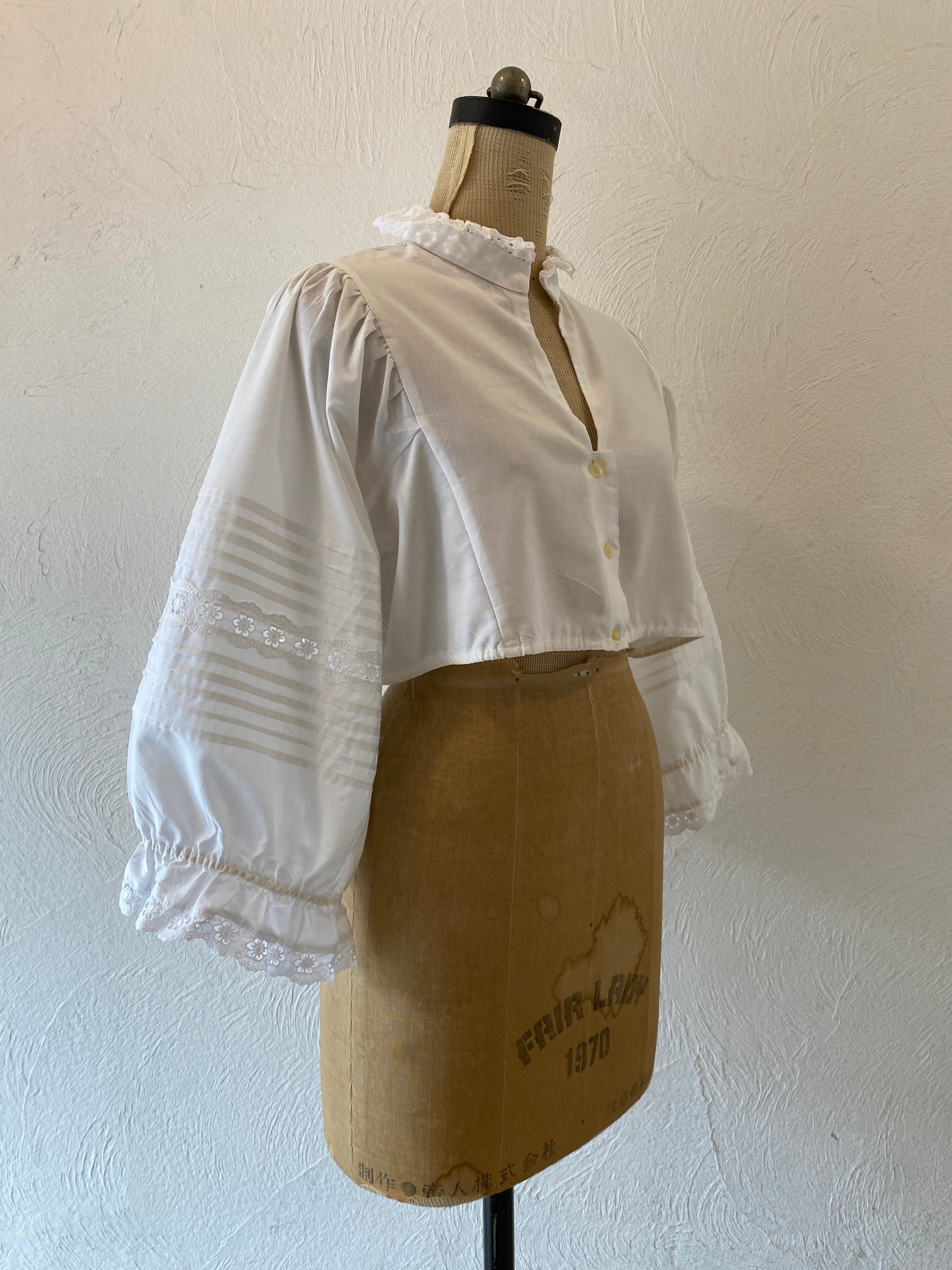 volume sleeve short blouse