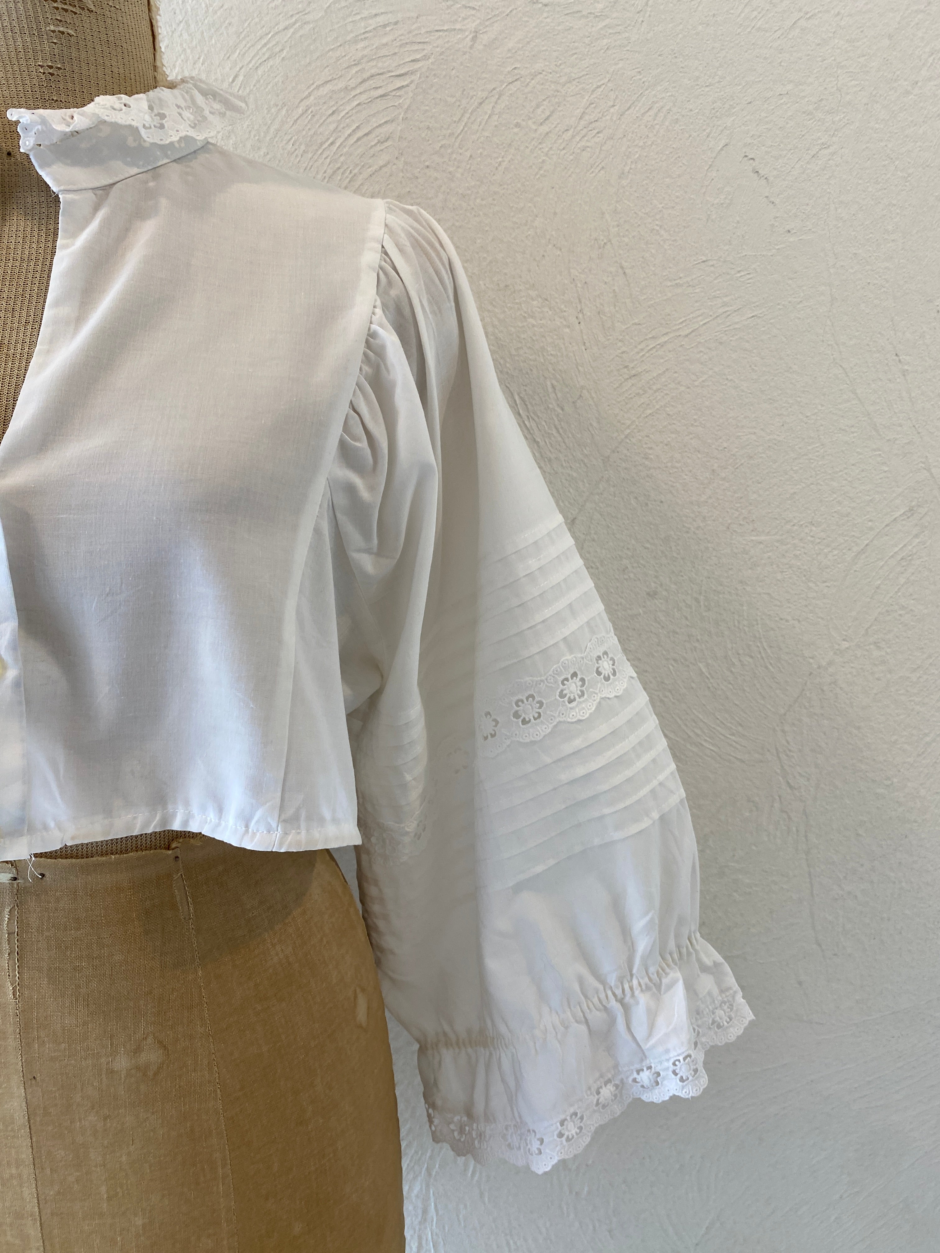 volume sleeve short blouse
