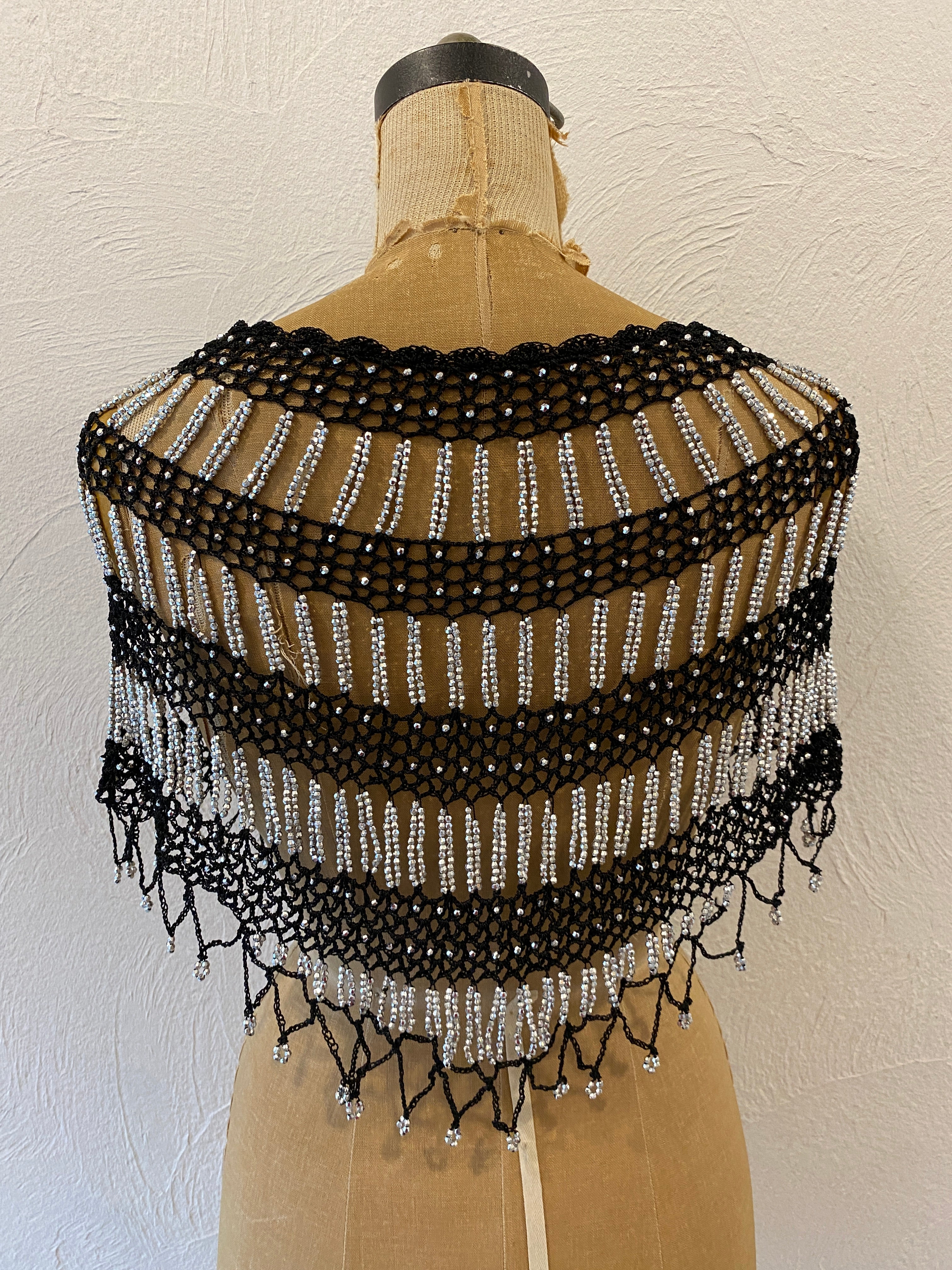 metallic beads collar