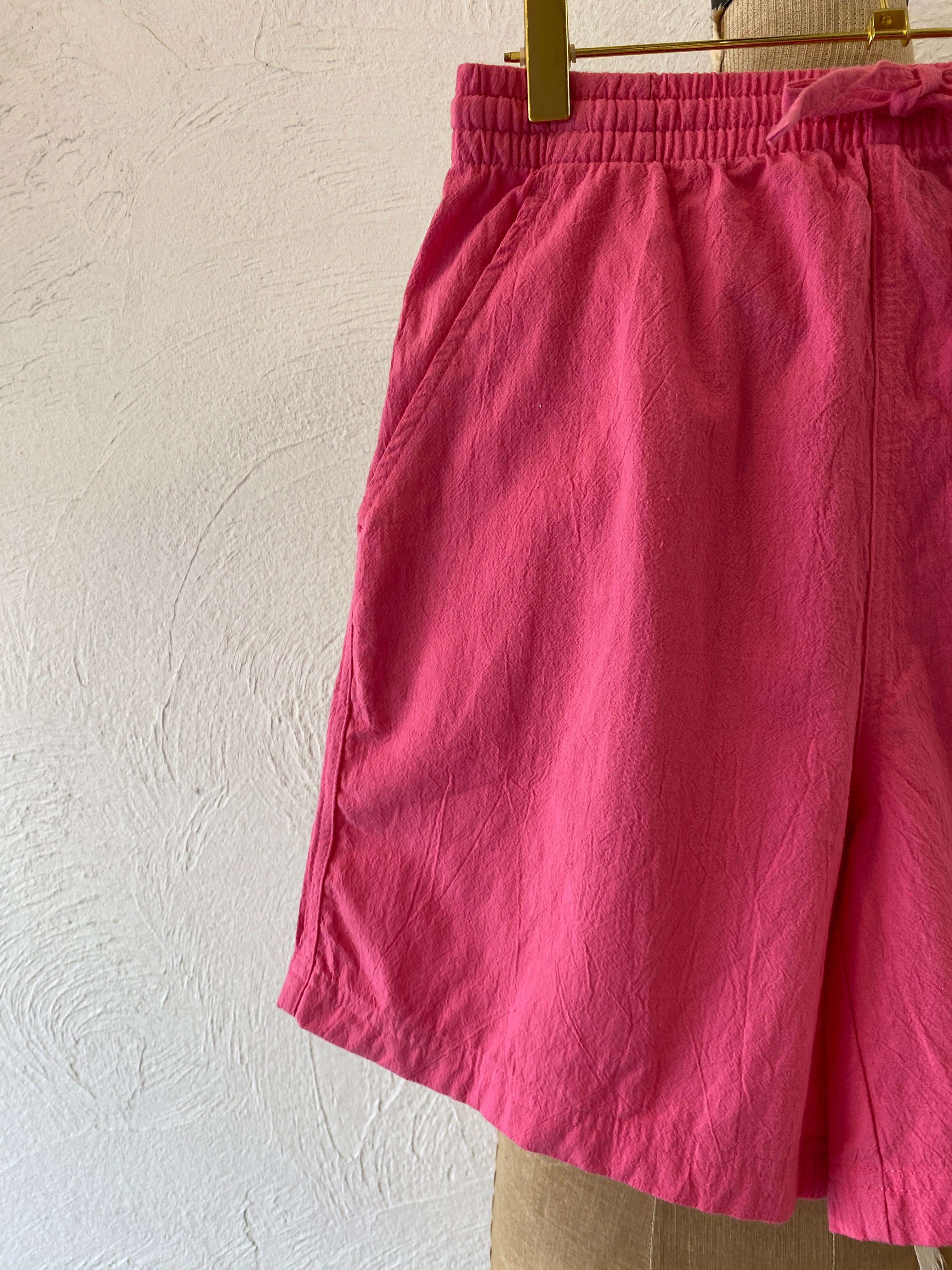 pink short pants