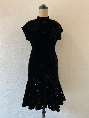 velours pearl dress