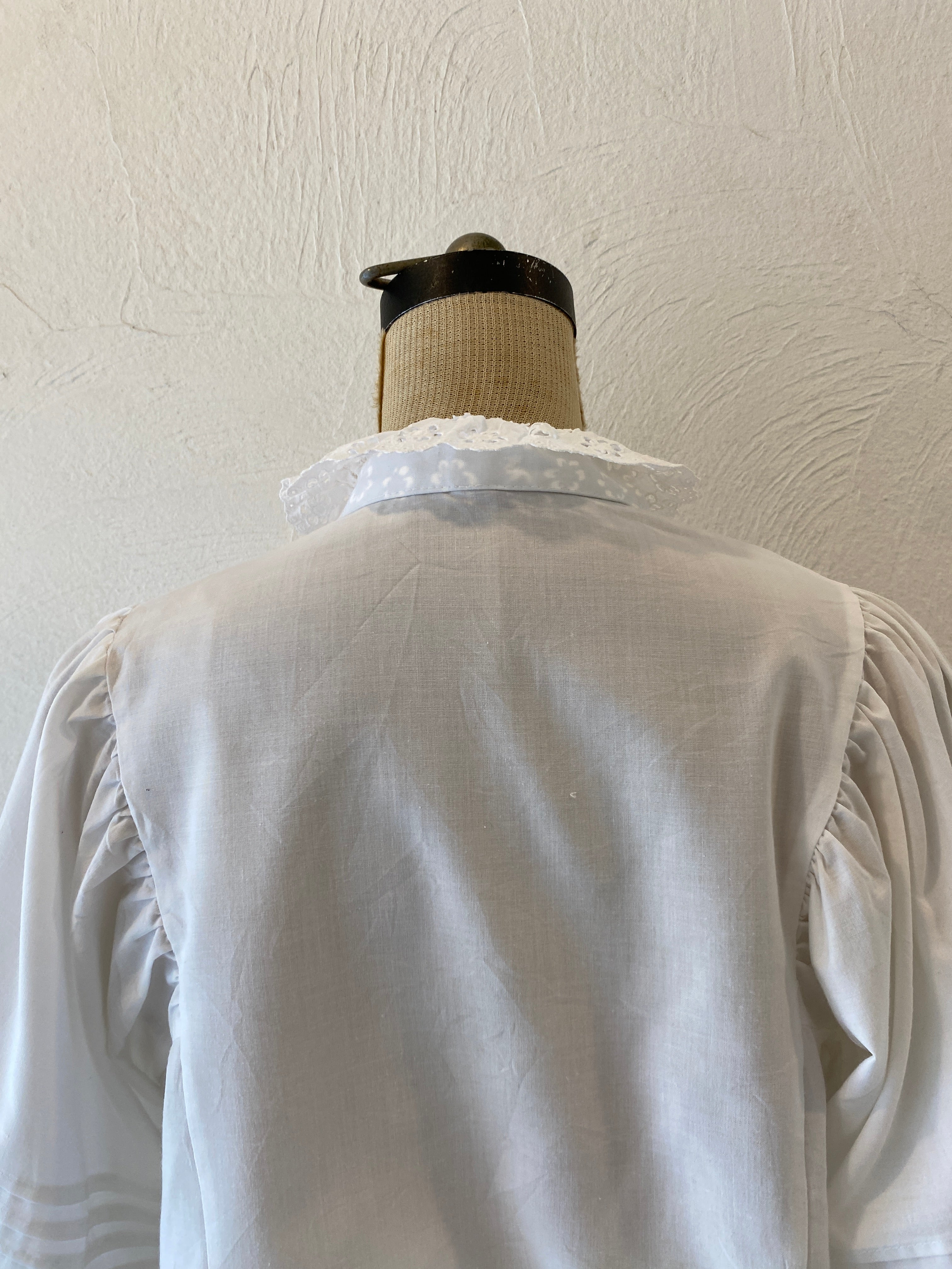 volume sleeve short blouse