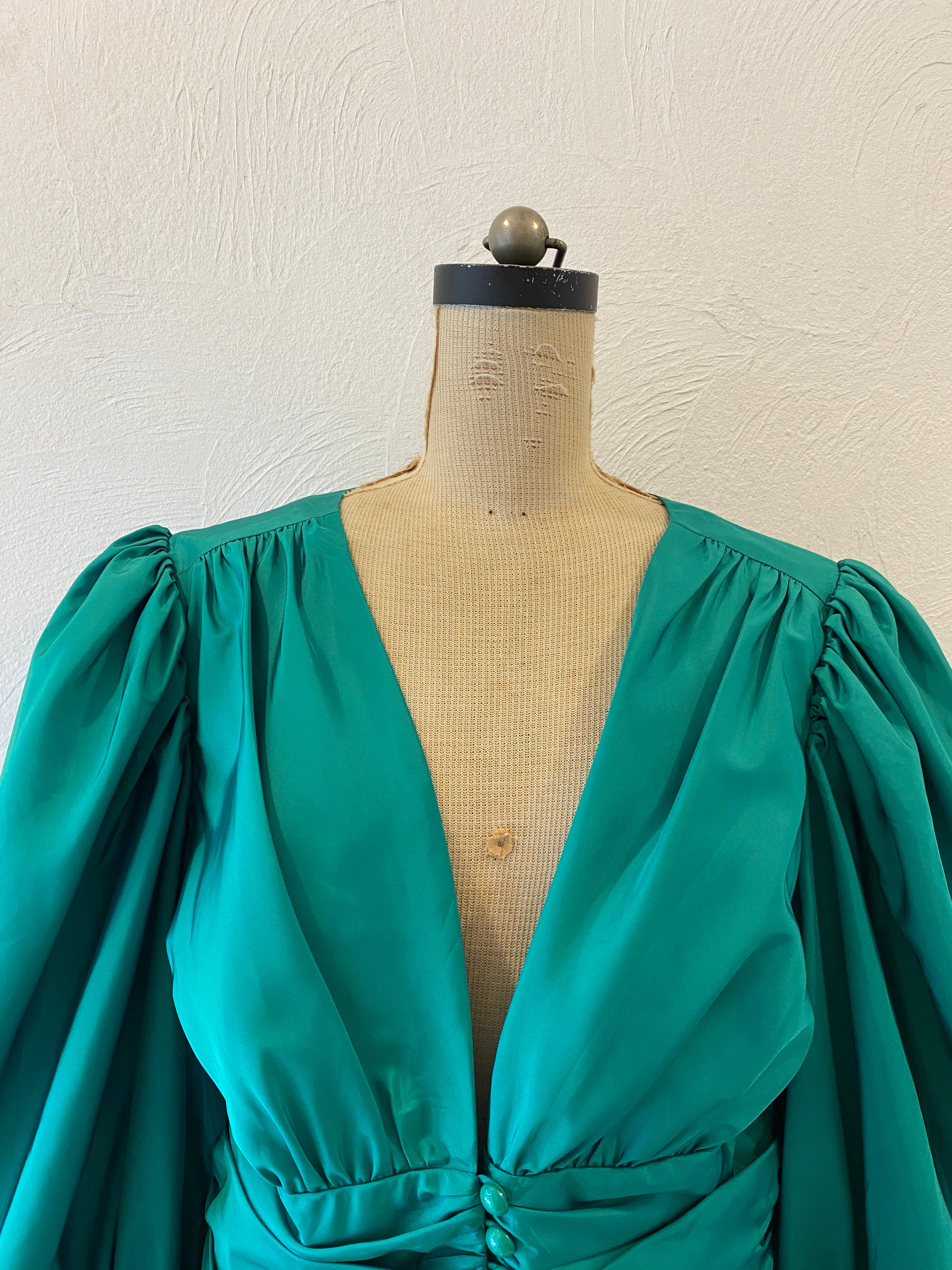 volume sleeve blouse