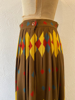 waist point tuck skirt