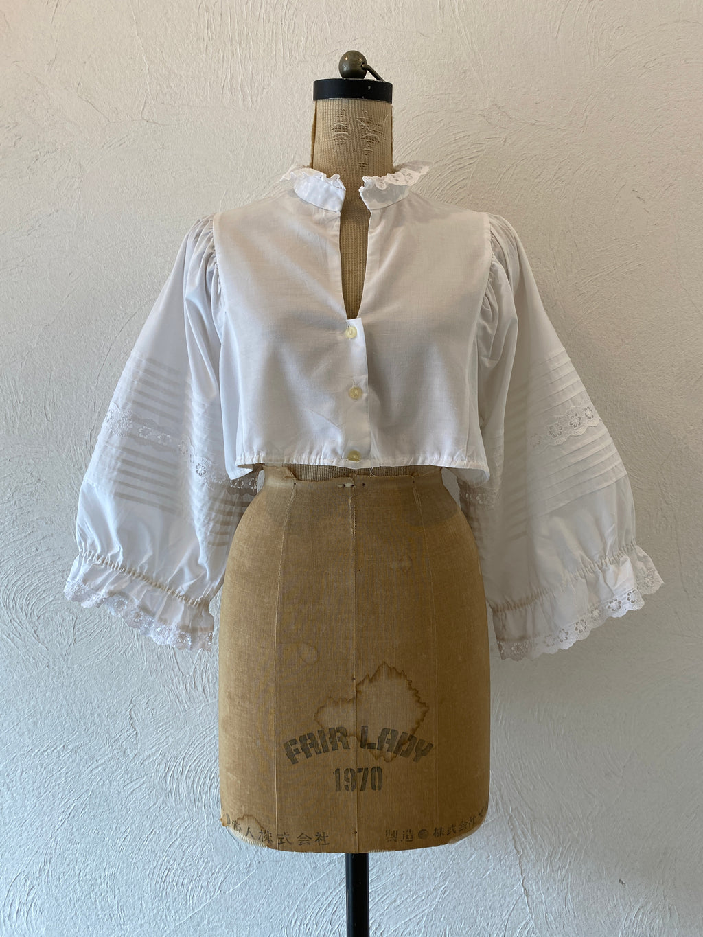 volume sleeve short blouse