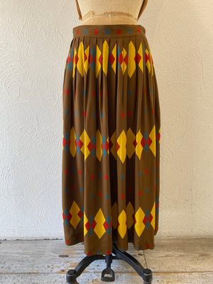 waist point tuck skirt