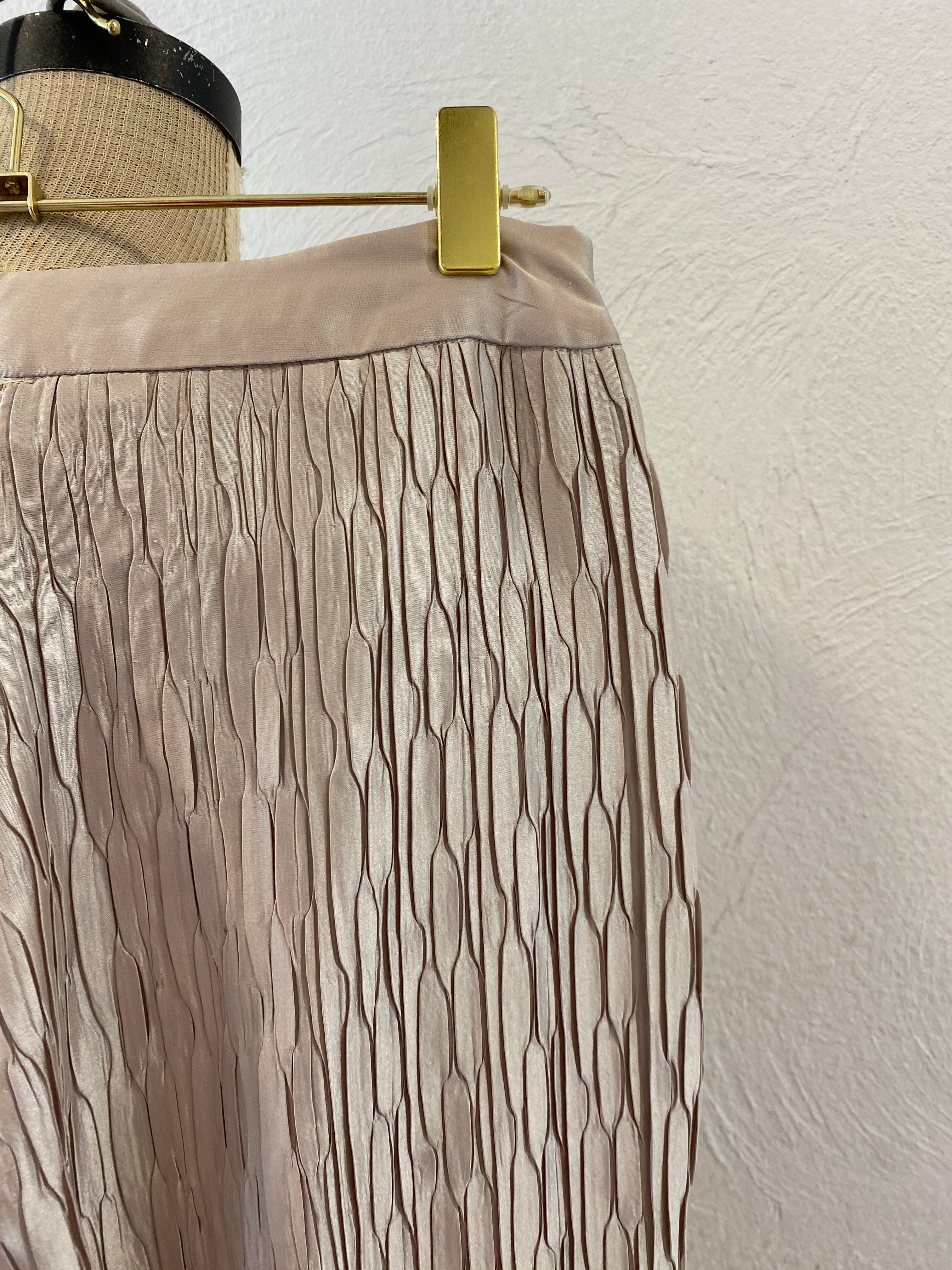 pleats shiny pants