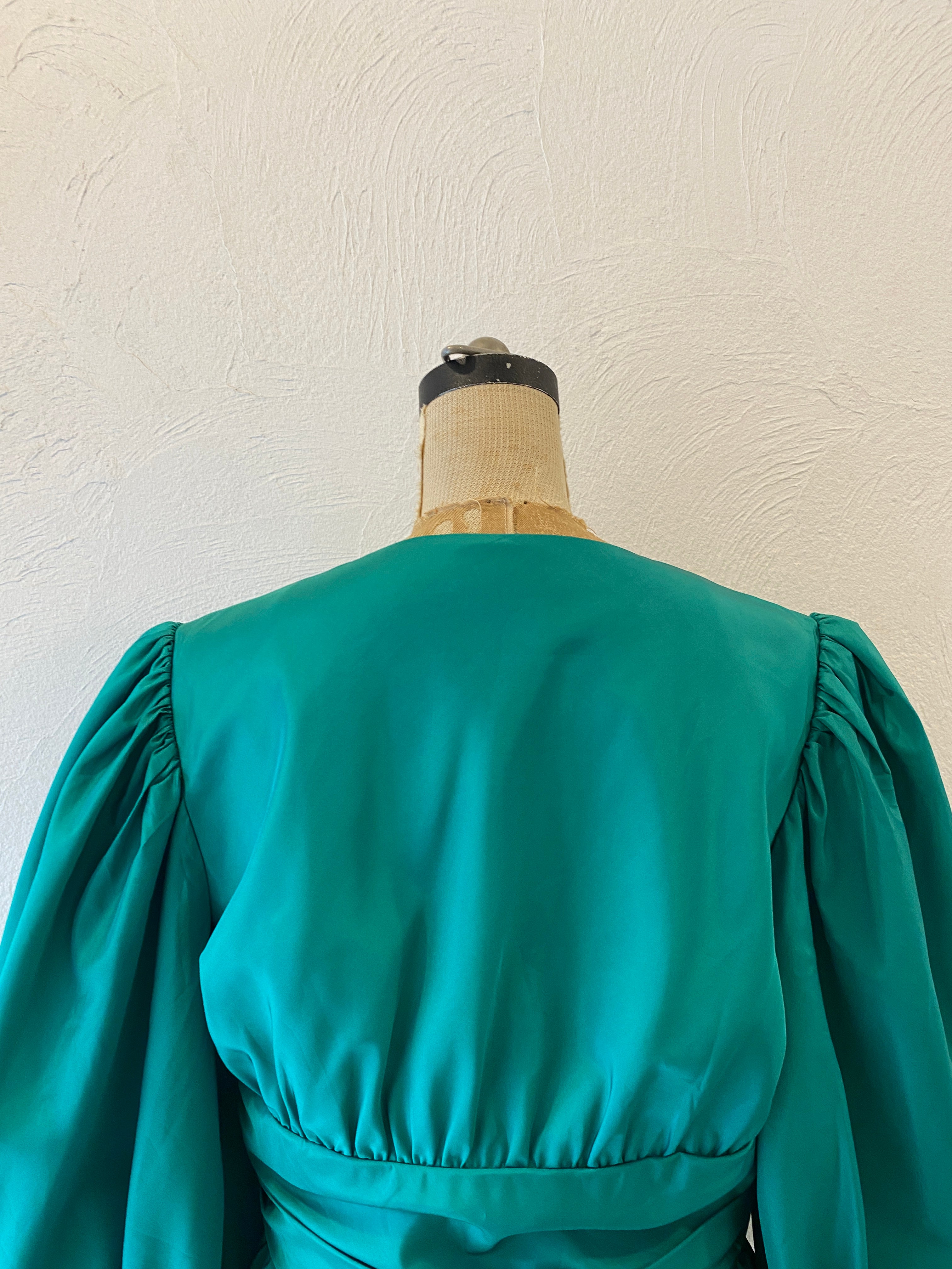 volume sleeve blouse