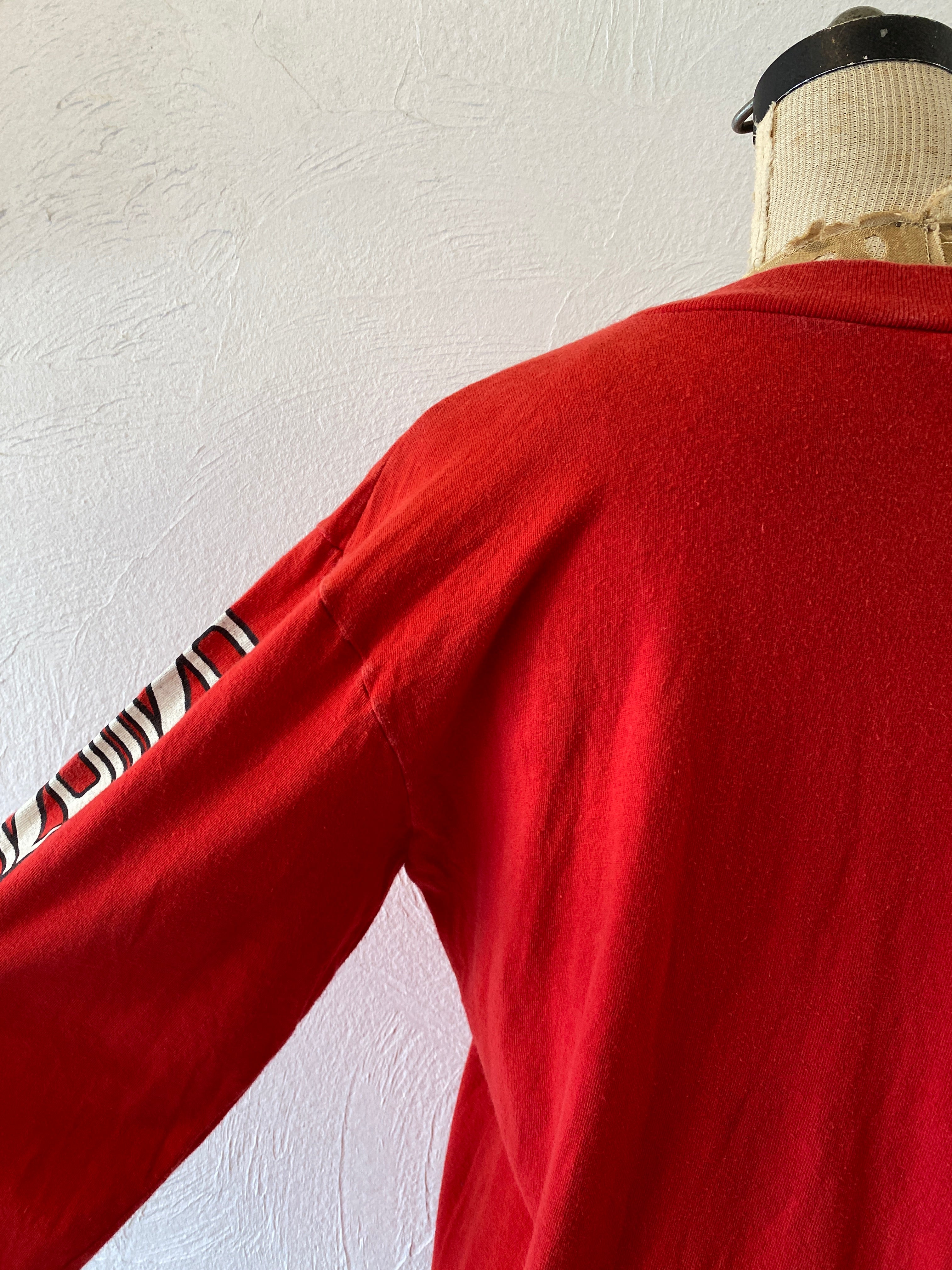 red long sleeve T