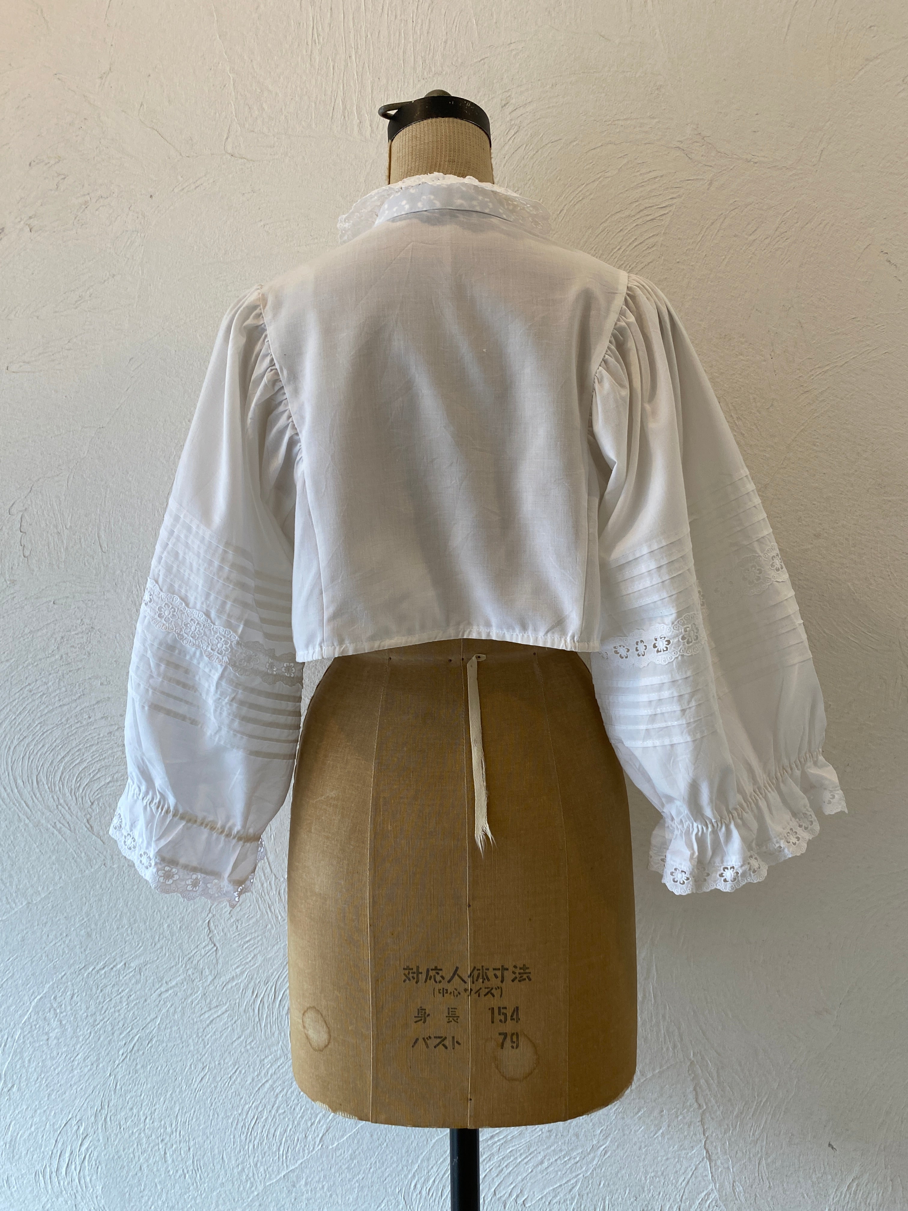volume sleeve short blouse