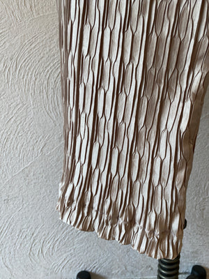 pleats shiny pants