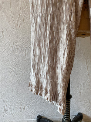 pleats shiny pants