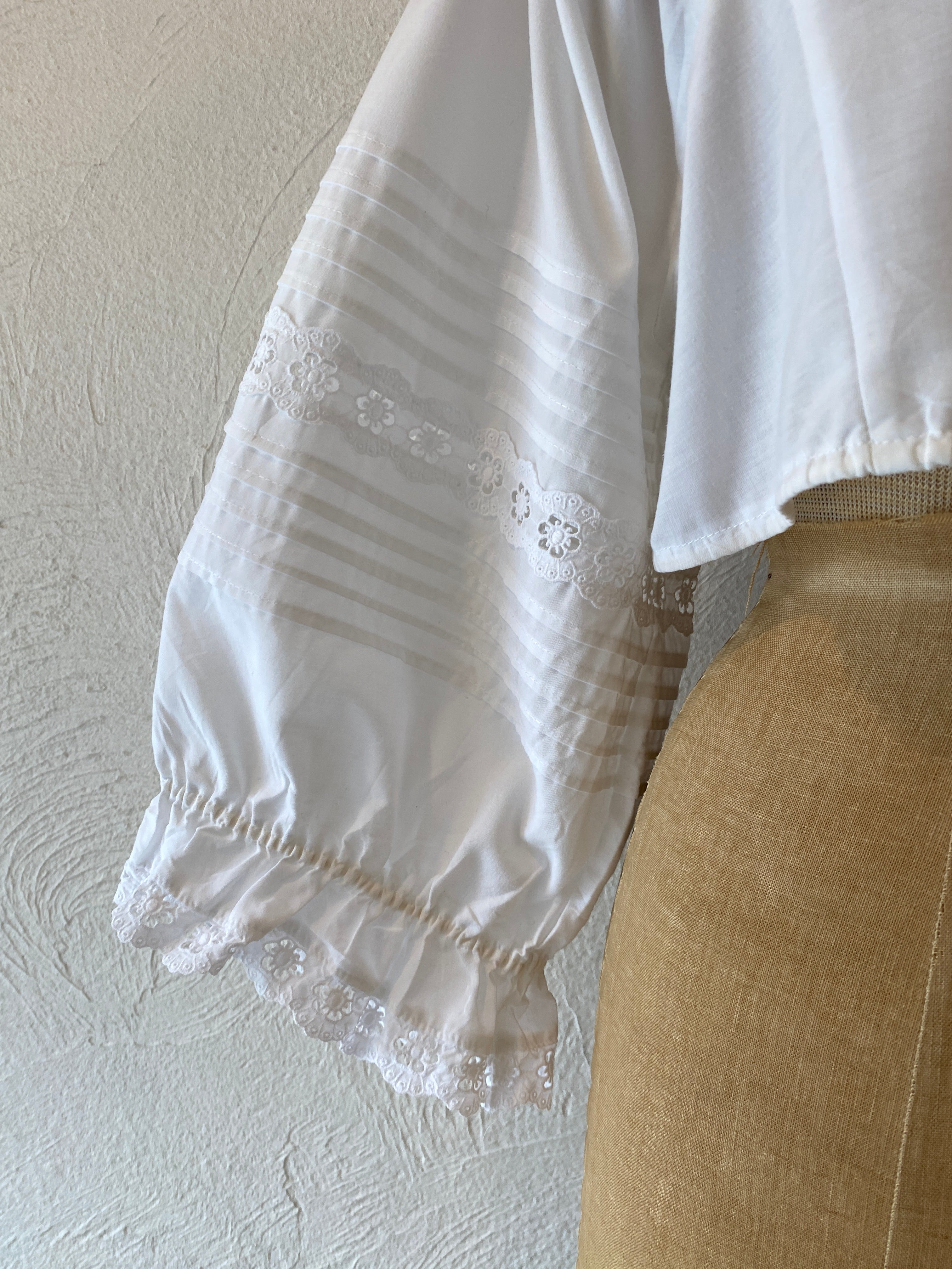 volume sleeve short blouse