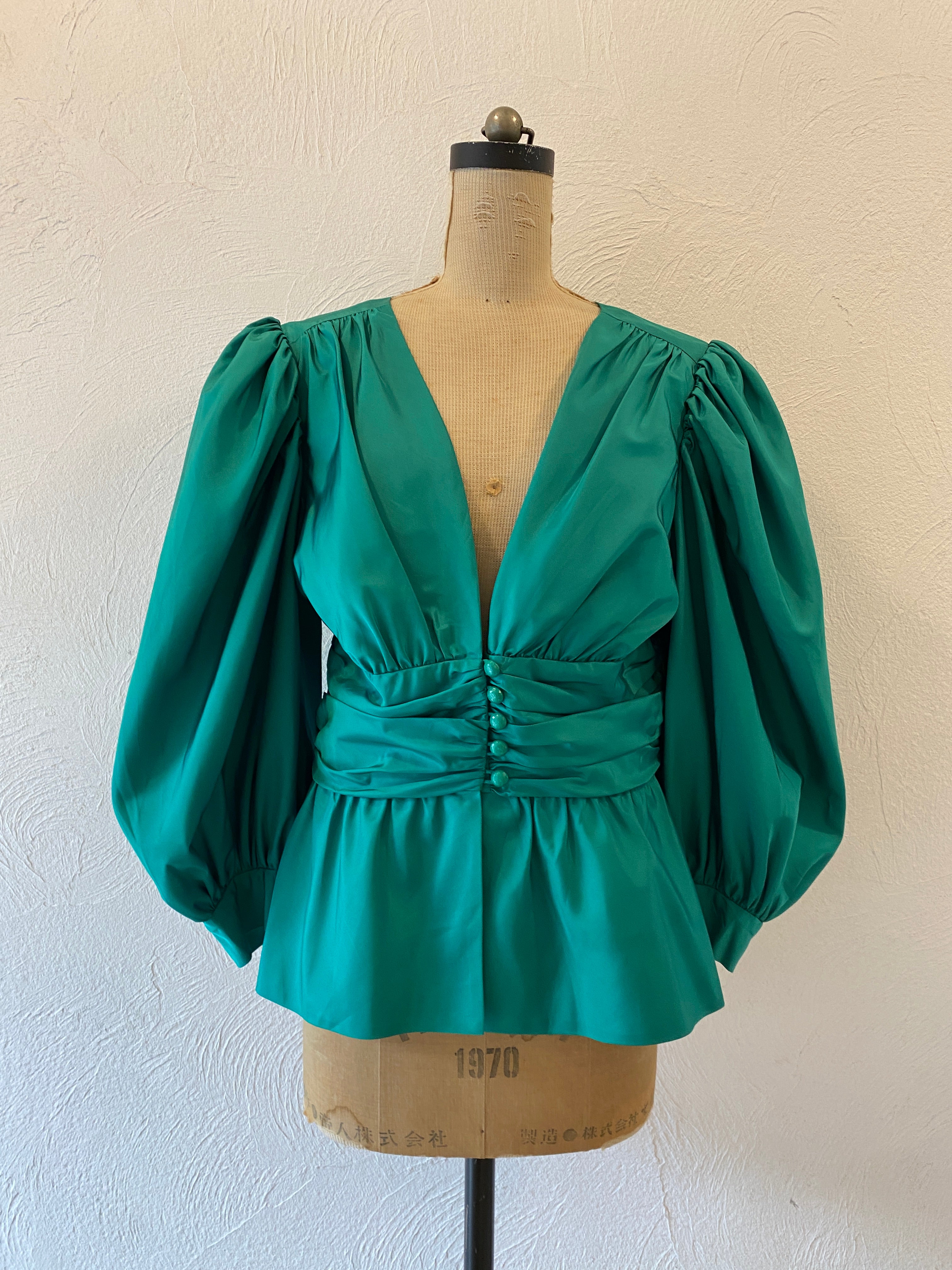volume sleeve blouse
