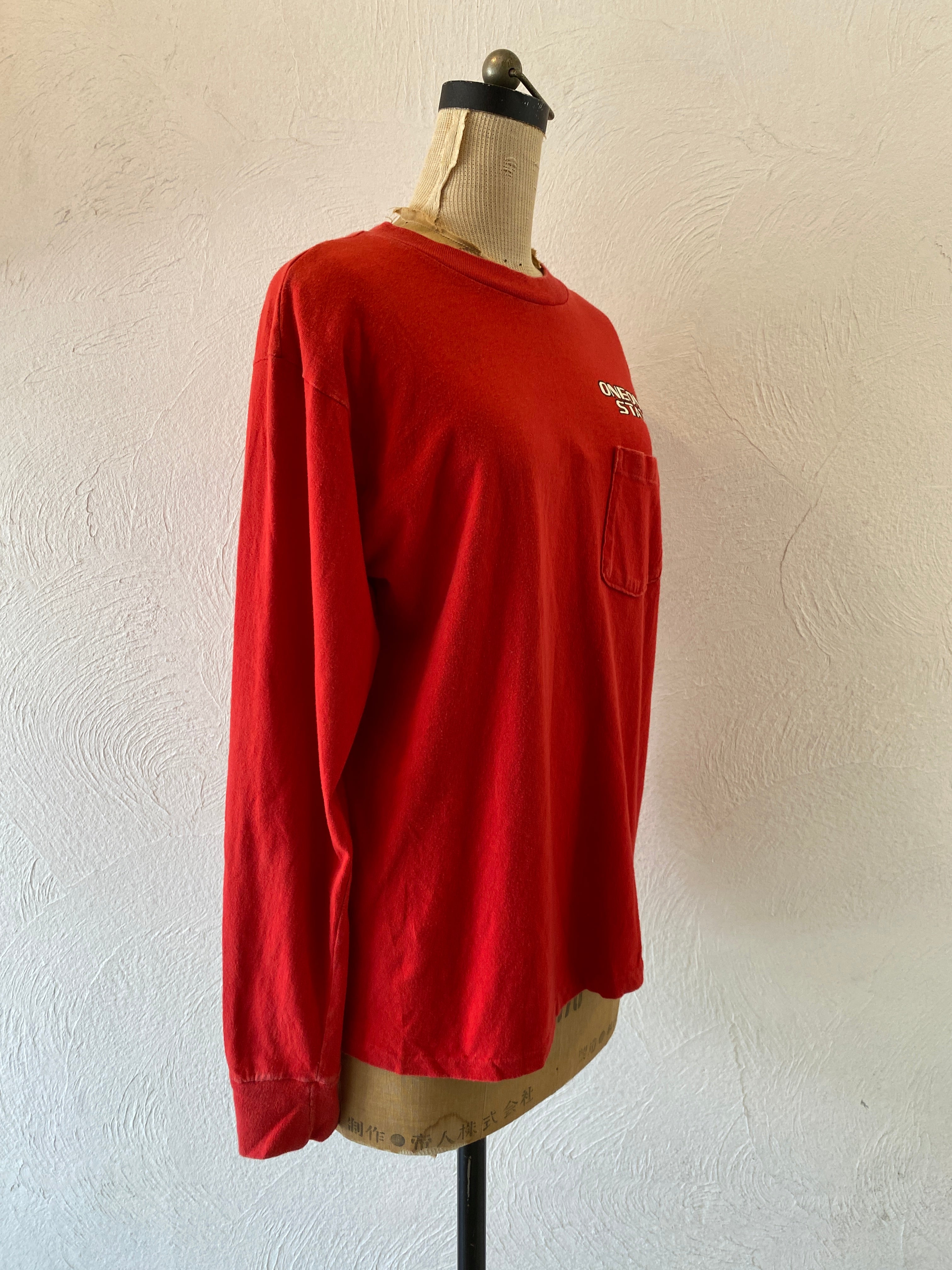 red long sleeve T