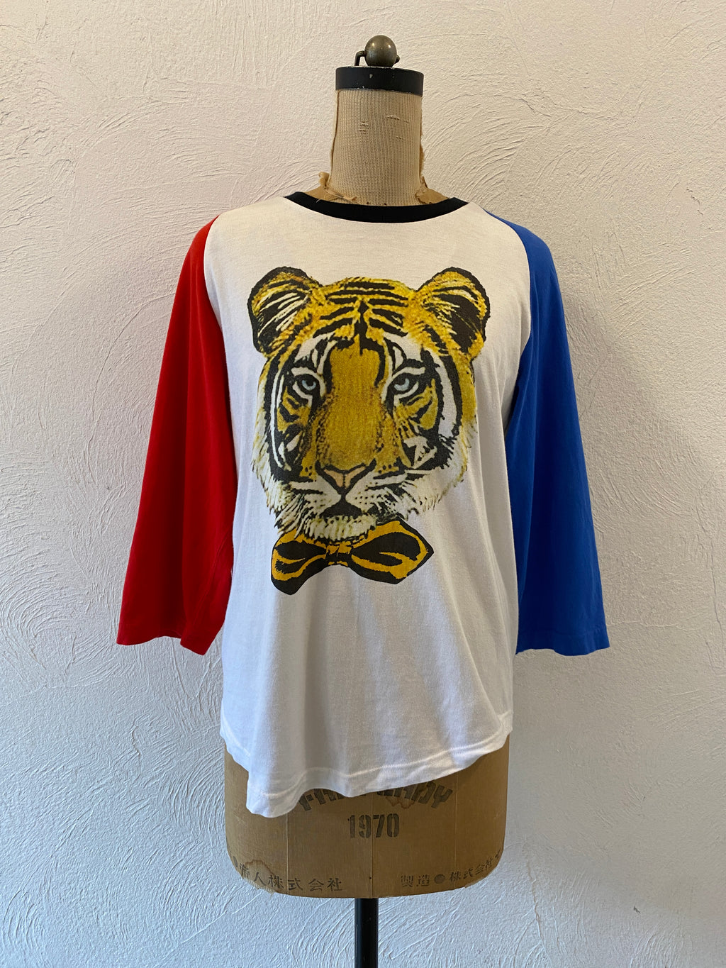red blue tiger raglan T