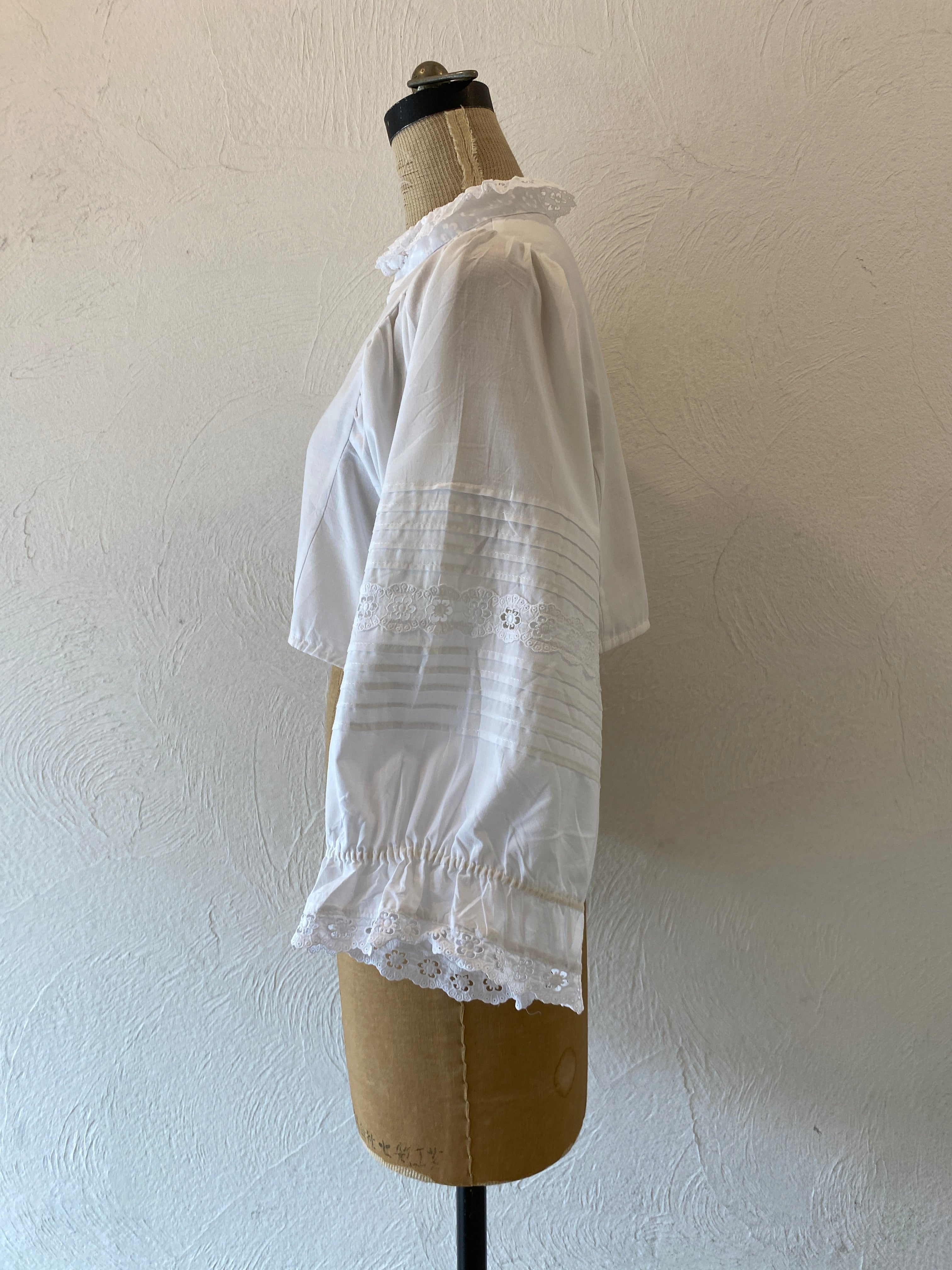 volume sleeve short blouse