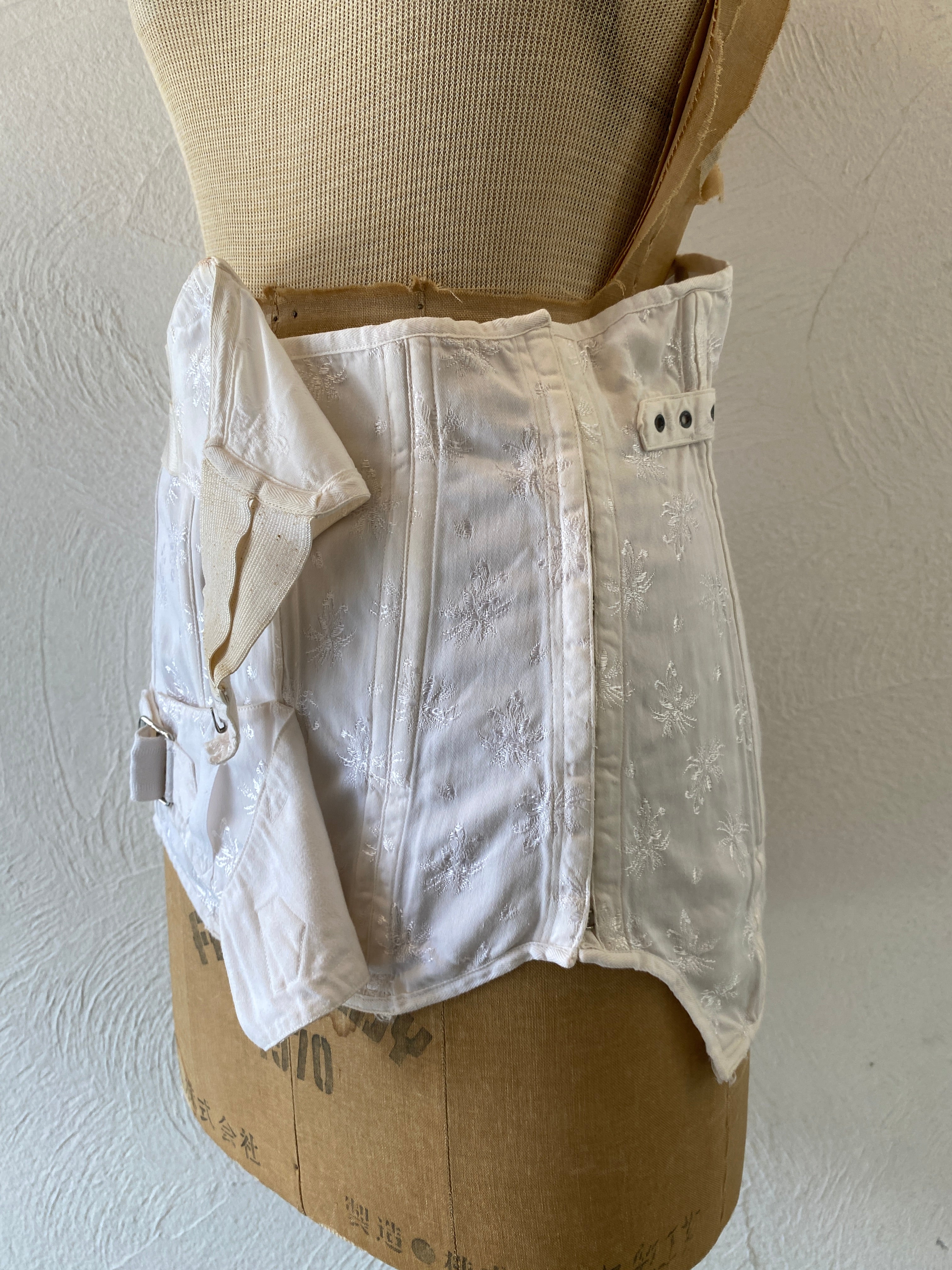 belt corset