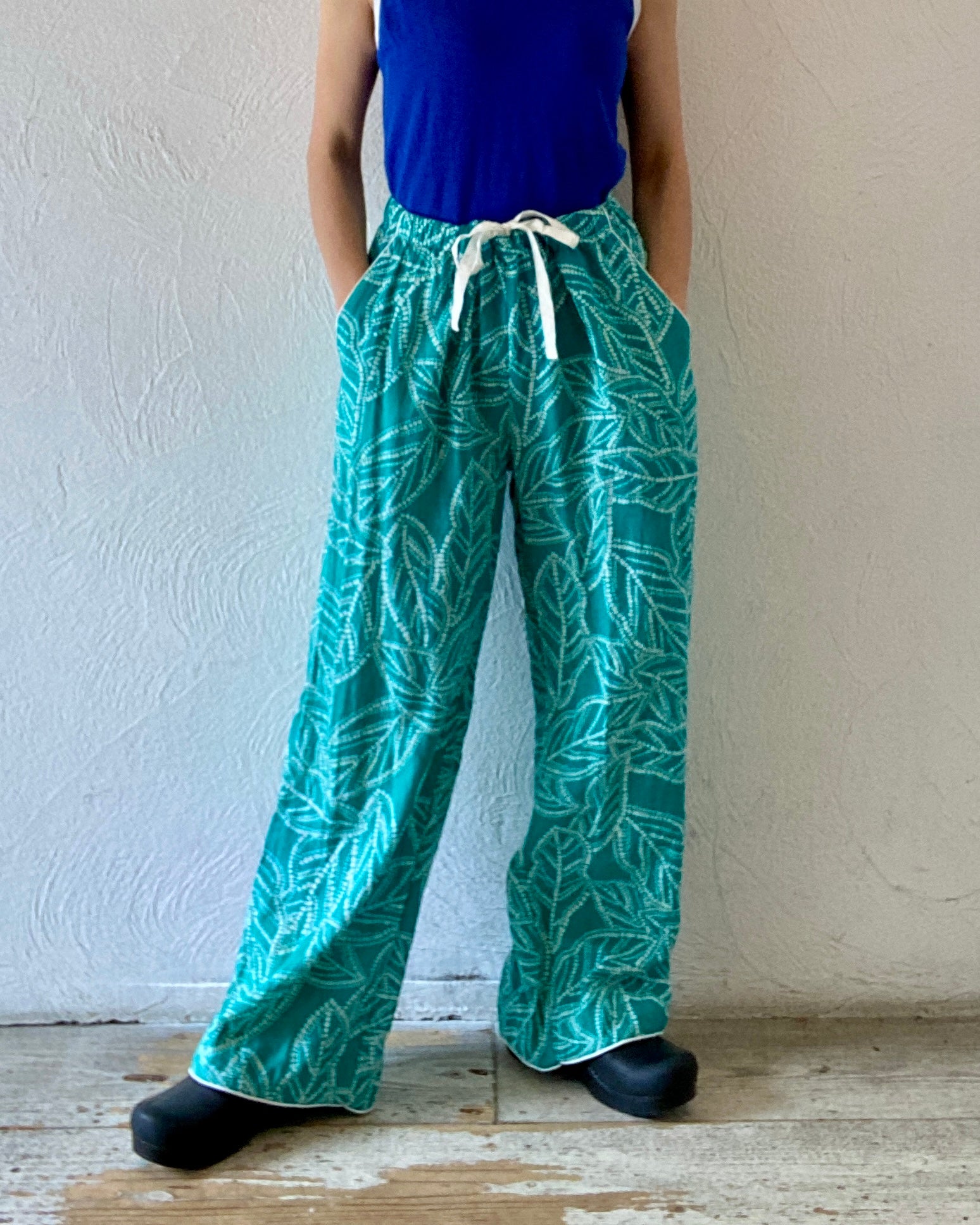 dot leaf pants