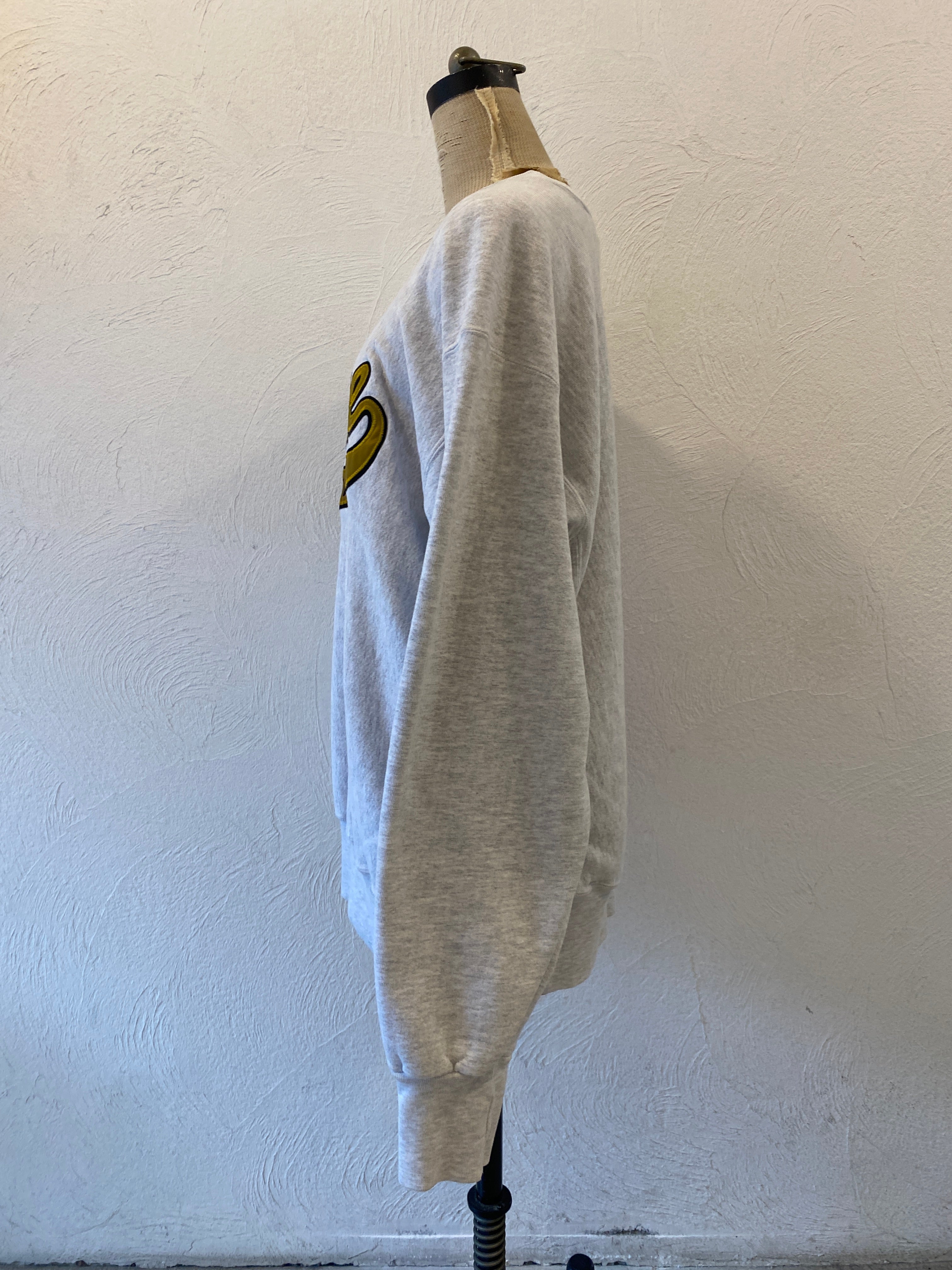 gold logo sweat