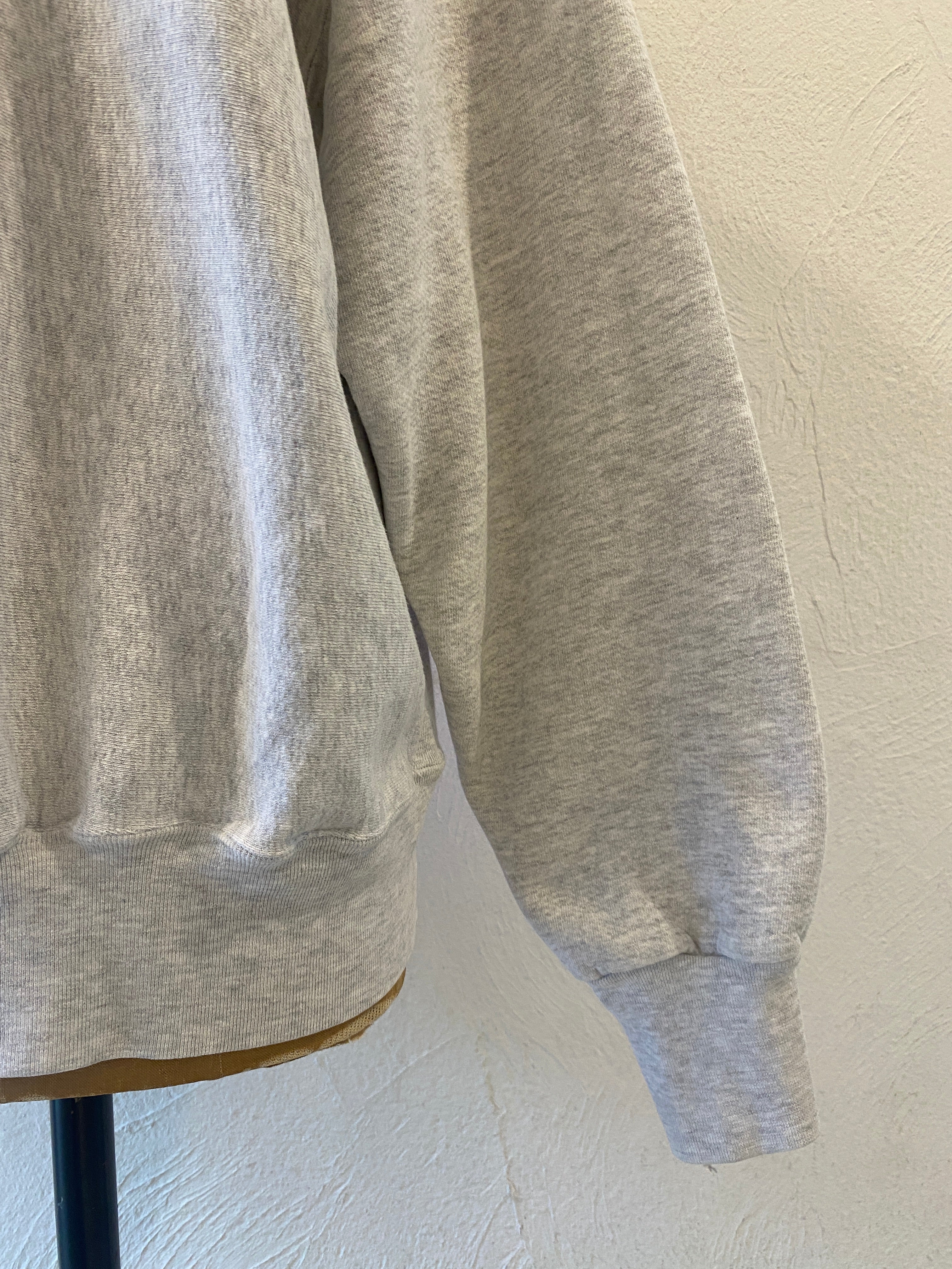 gold logo sweat