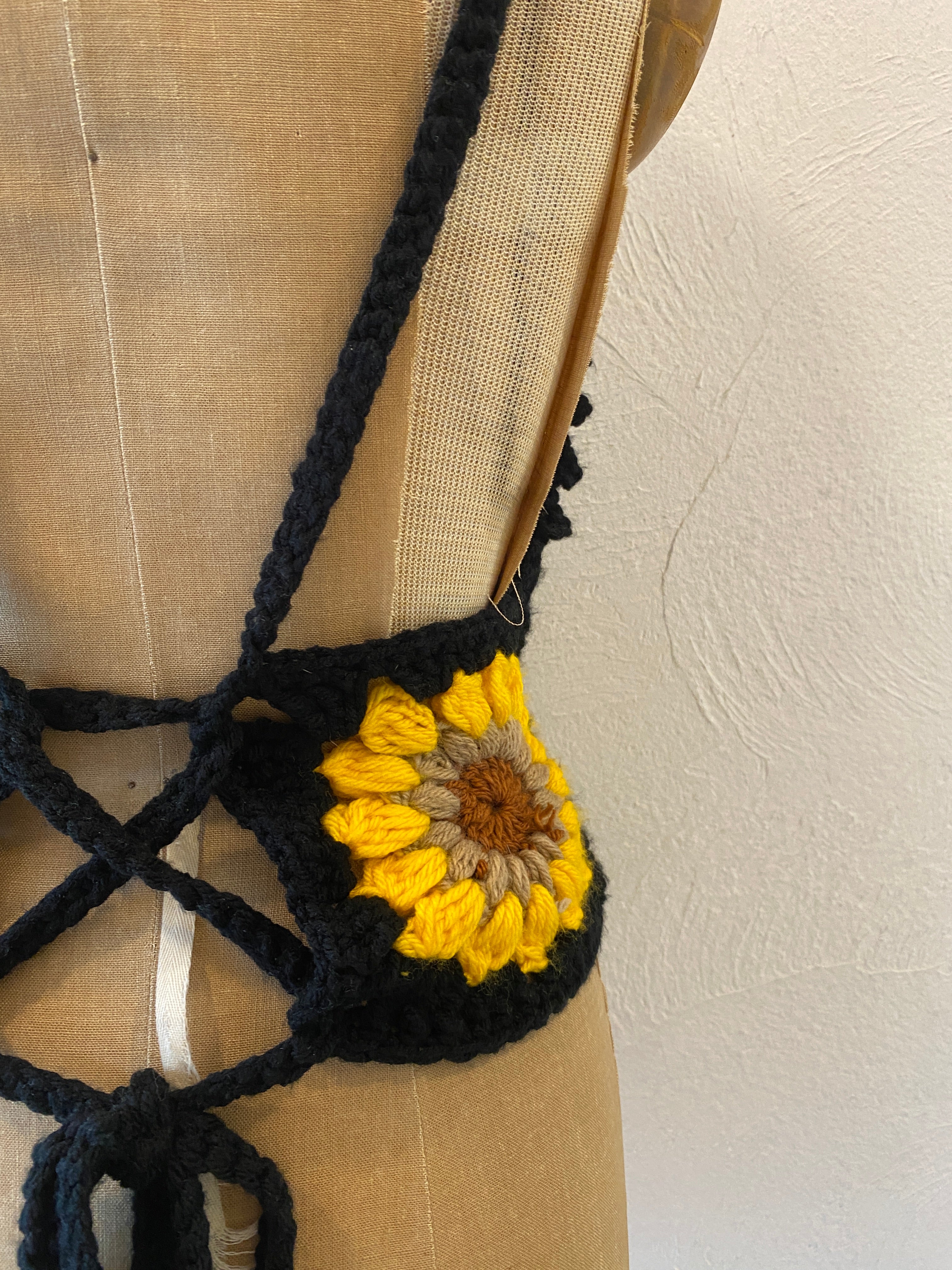 sunflower motif knit camisole