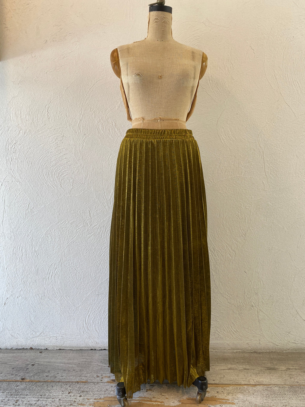 gold pleats skirt