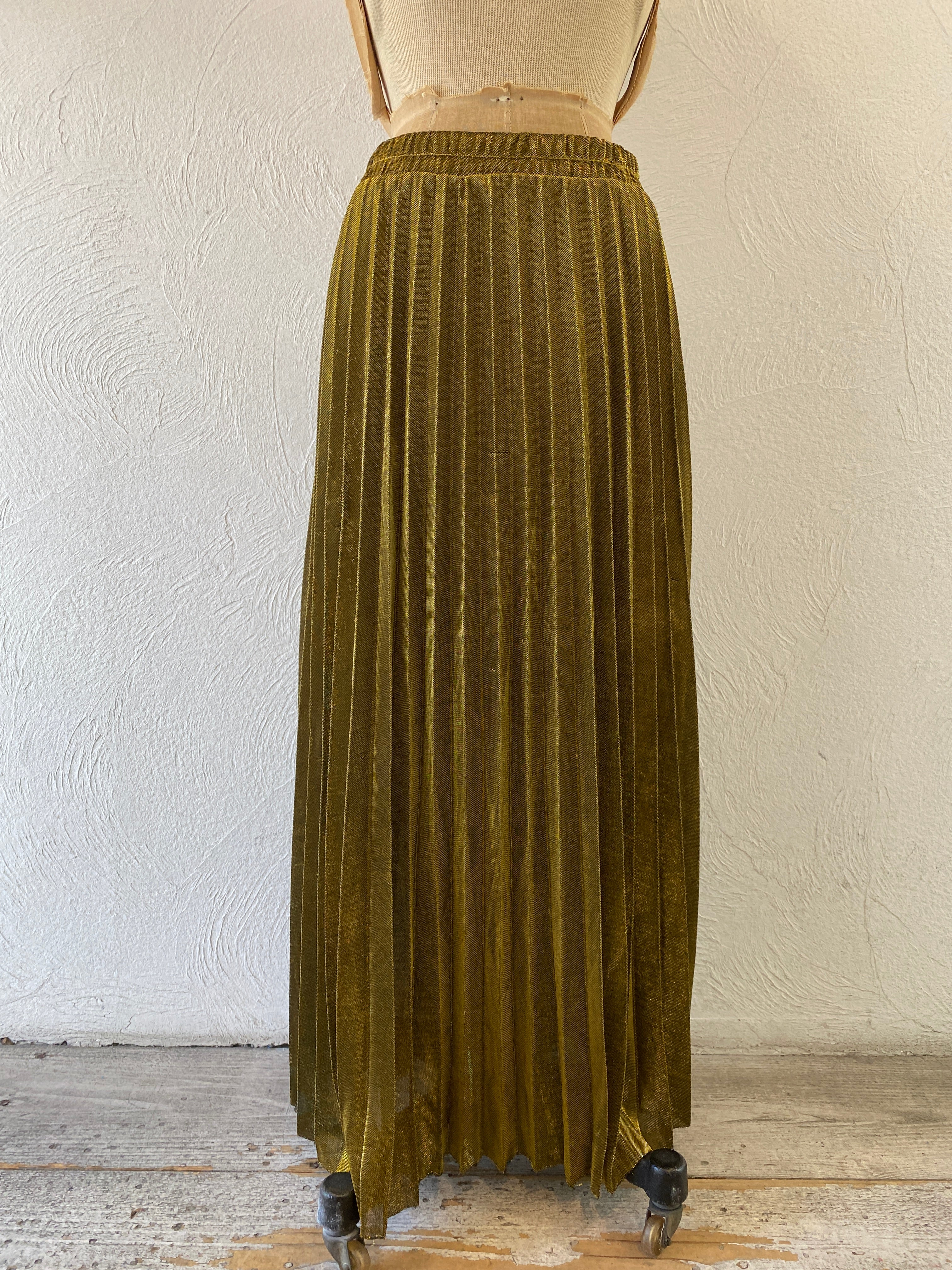 gold pleats skirt