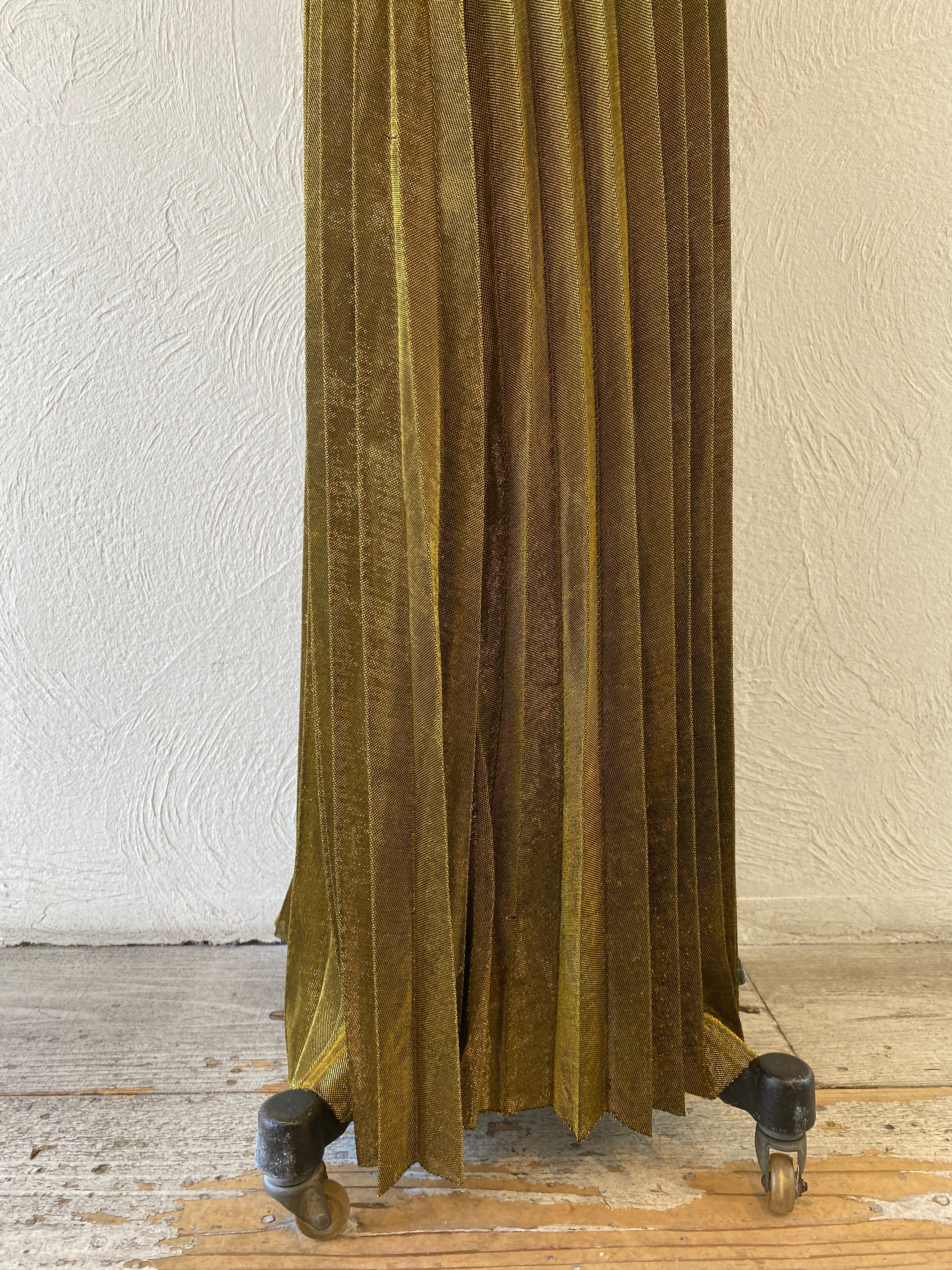 gold pleats skirt