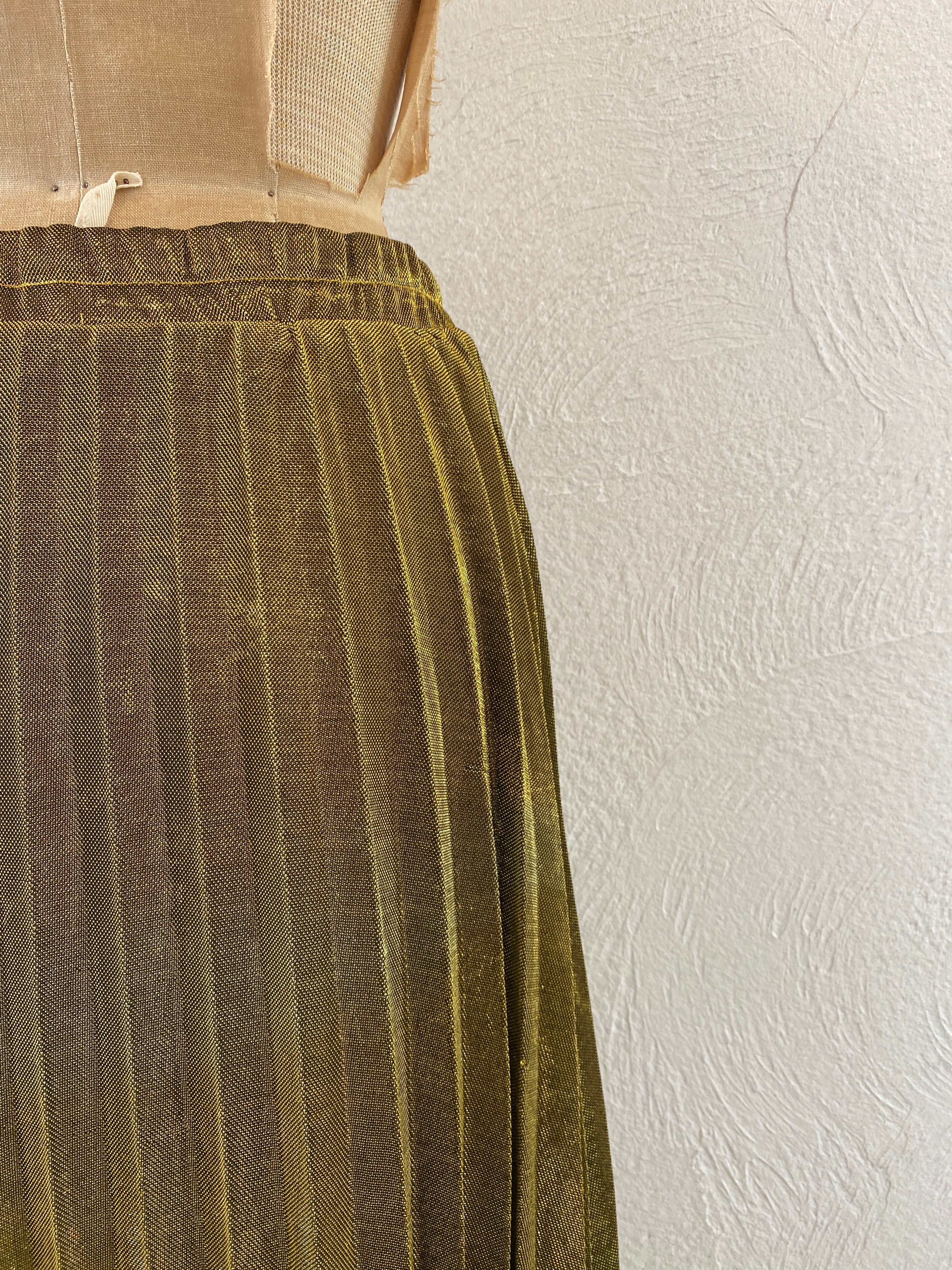 gold pleats skirt