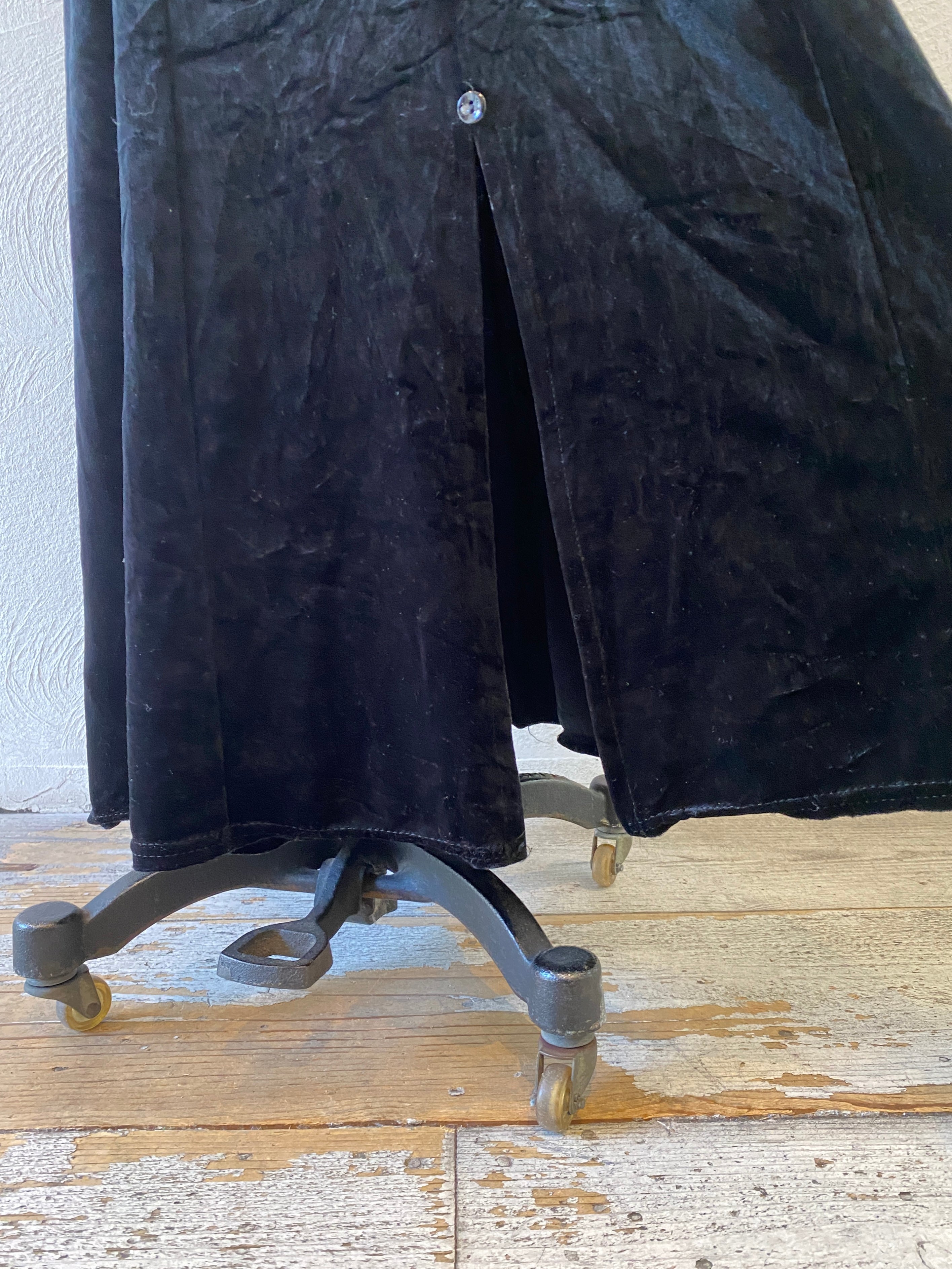 velour bottom point skirt