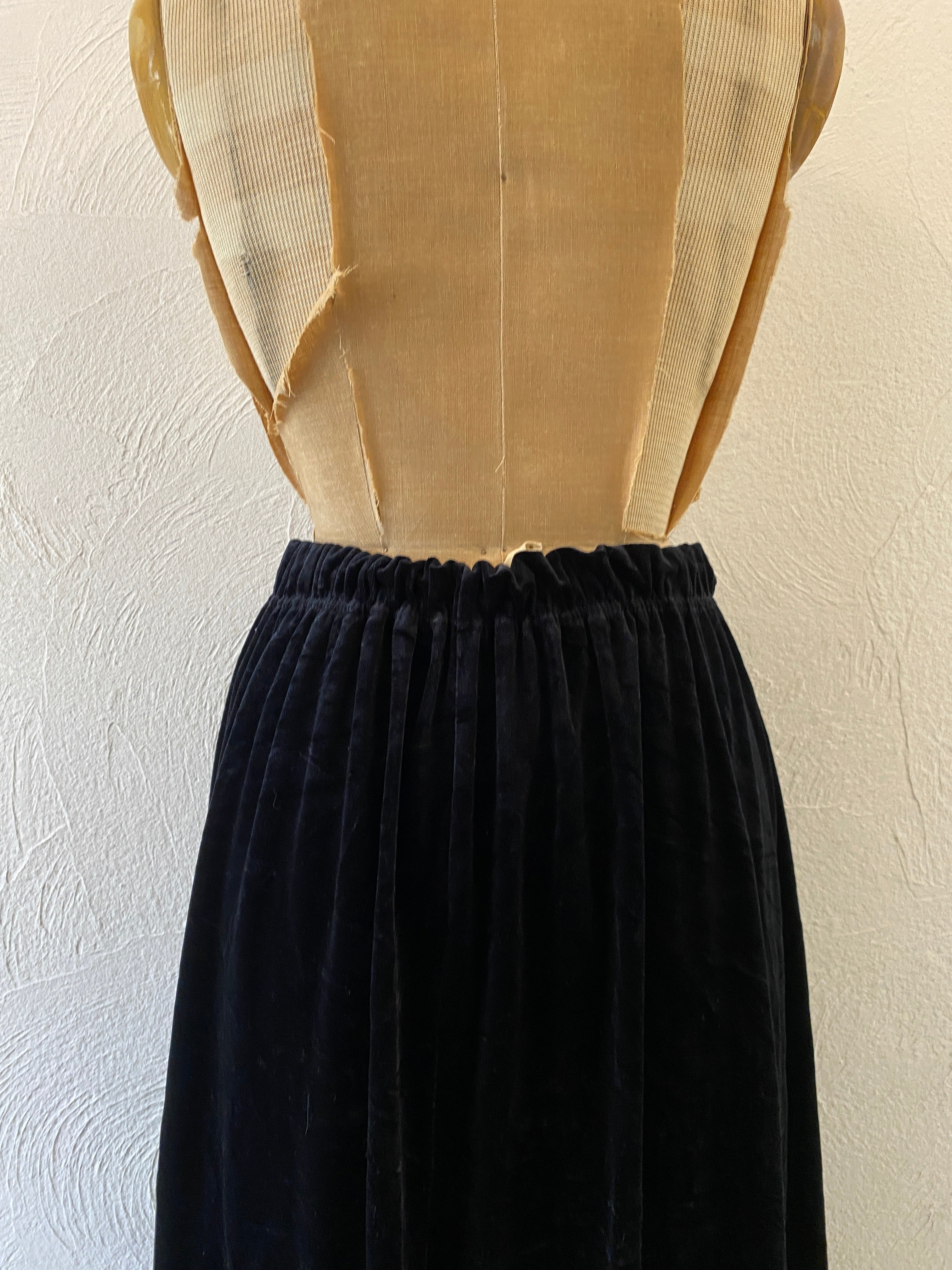 velour bottom point skirt