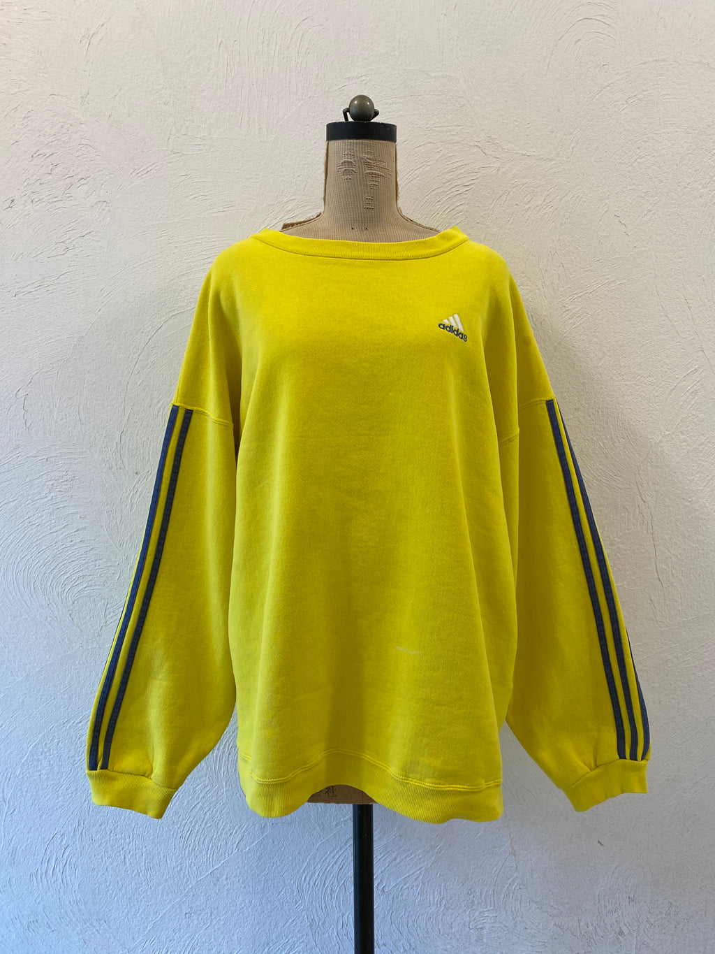 line yellow sweat