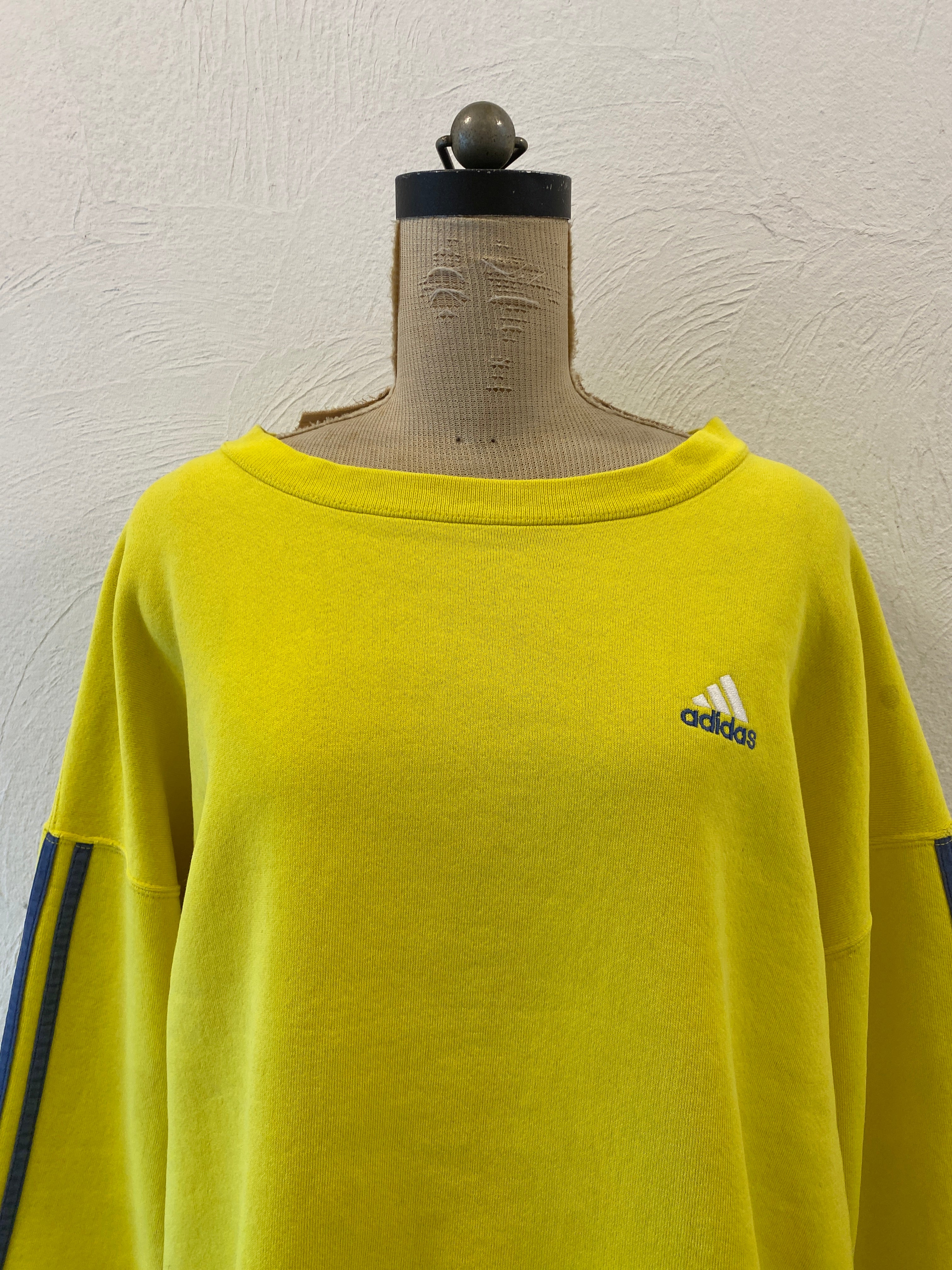 line yellow sweat