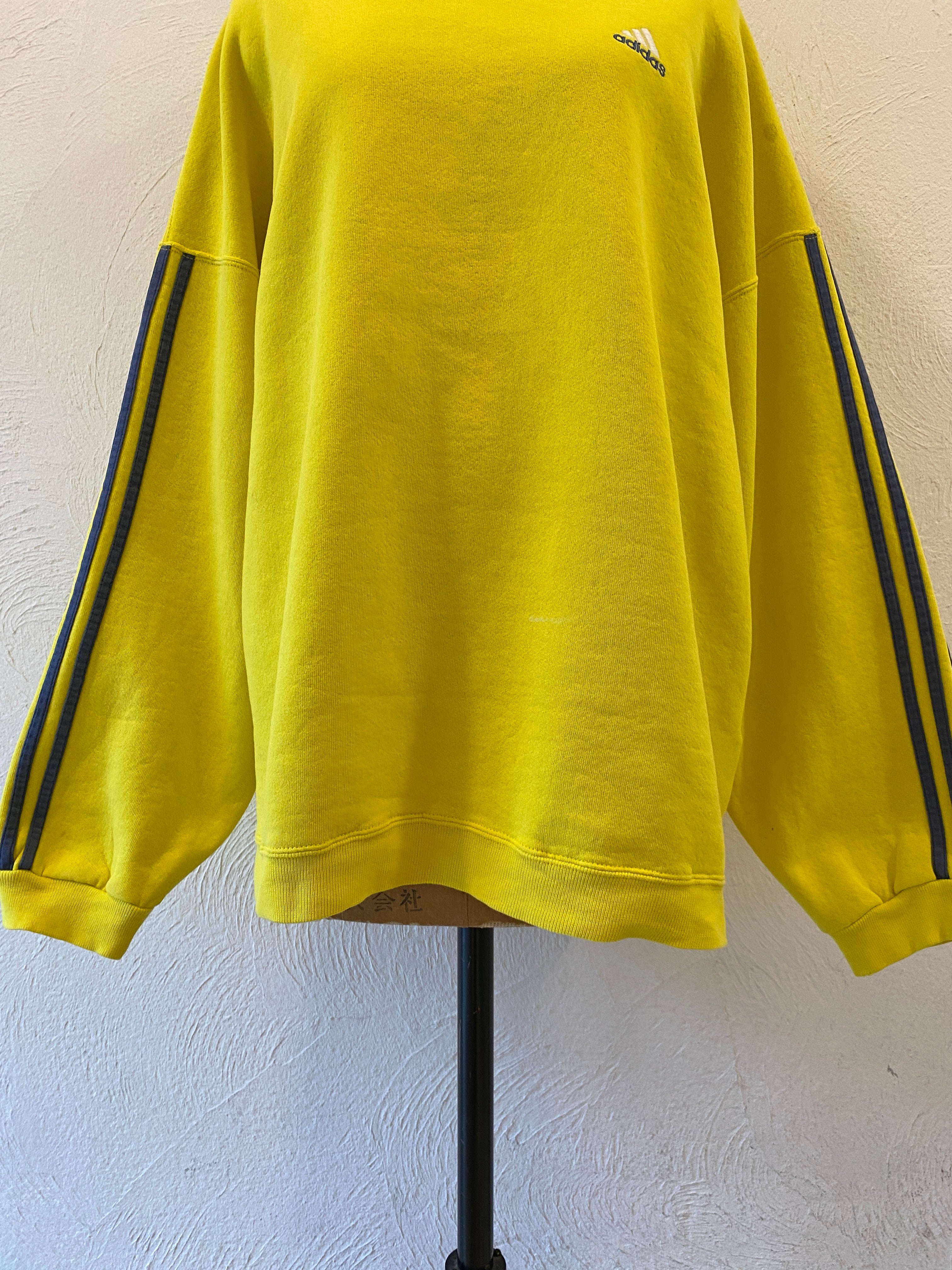 line yellow sweat