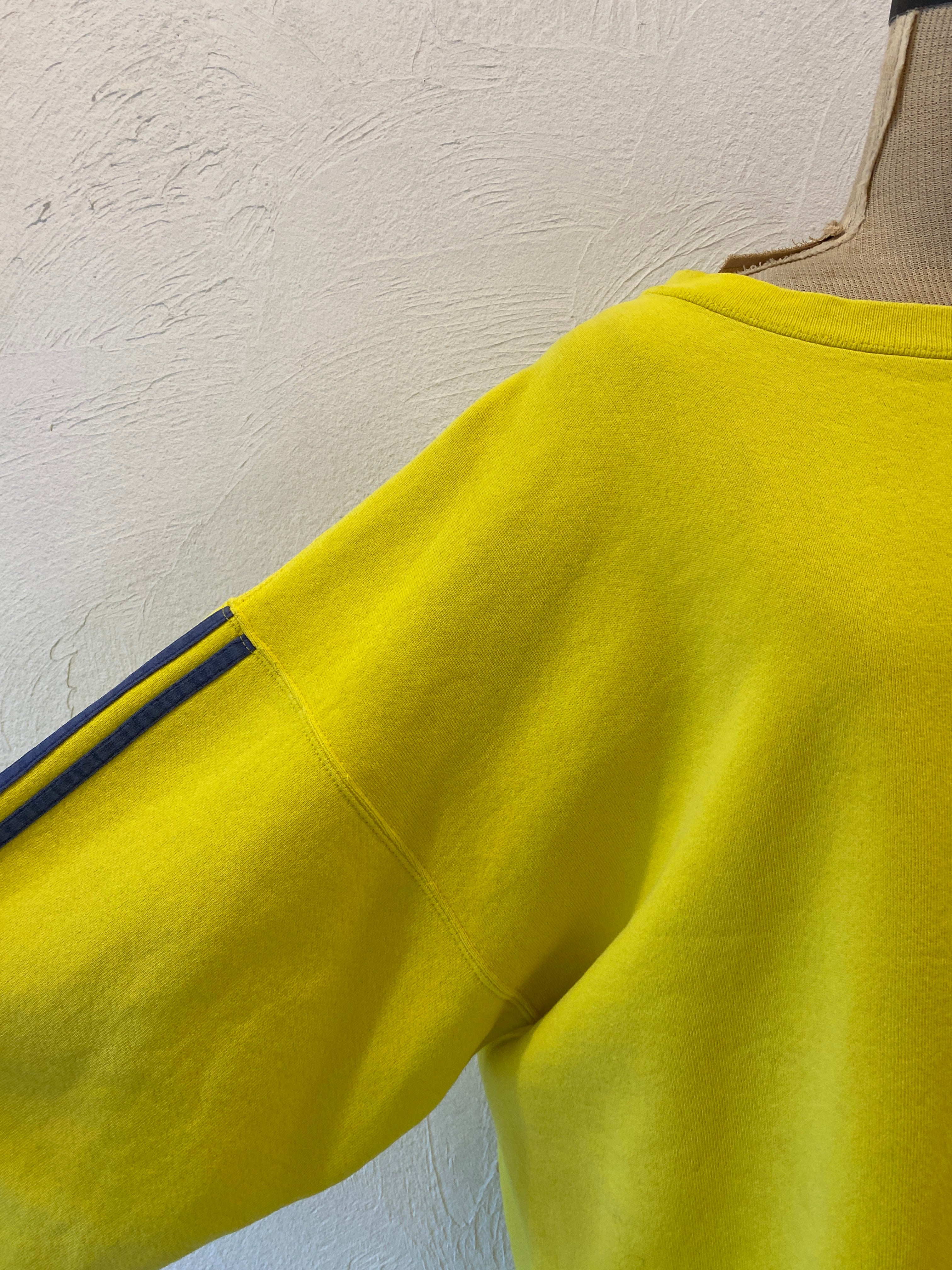 line yellow sweat
