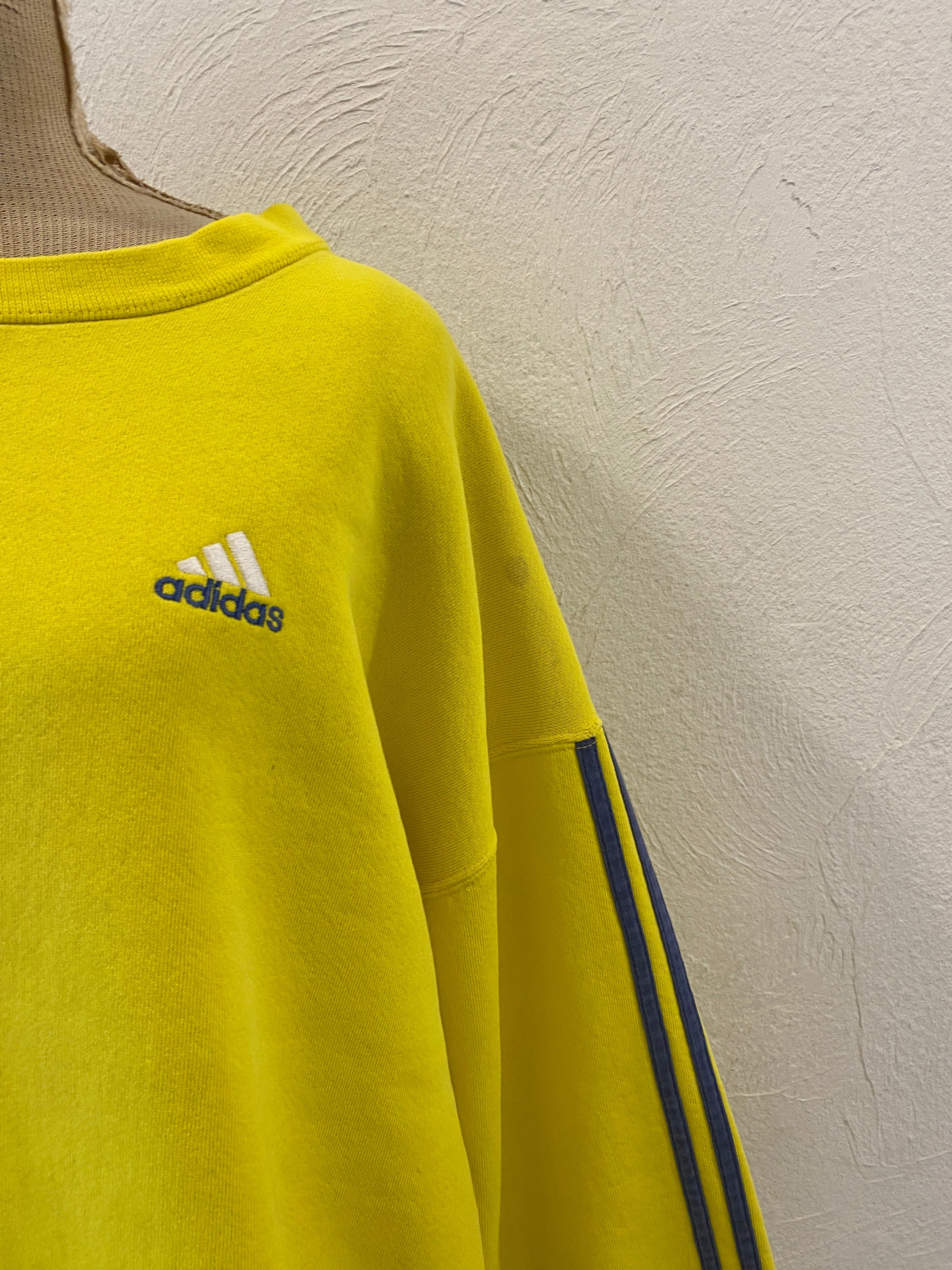 line yellow sweat