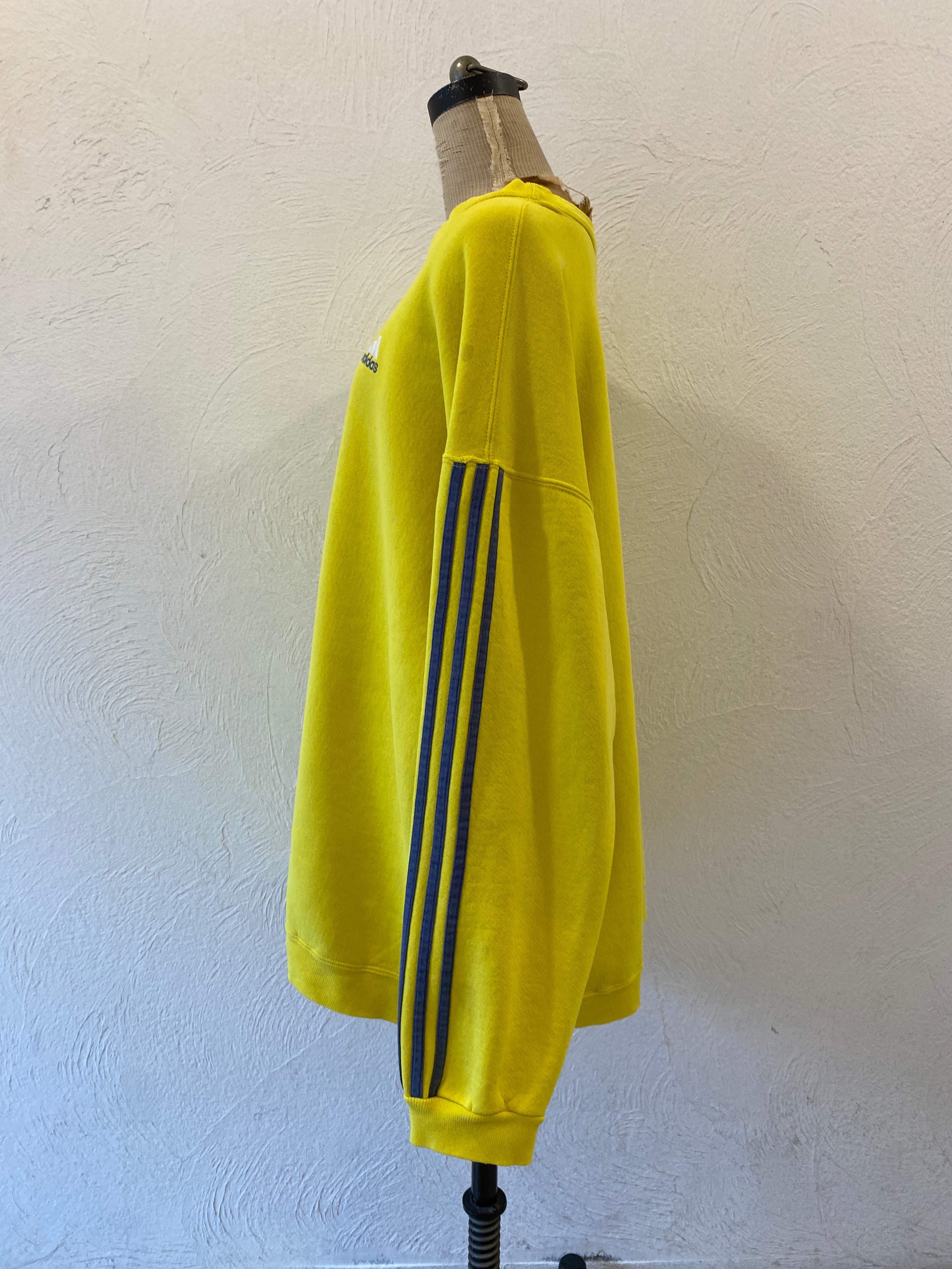 line yellow sweat
