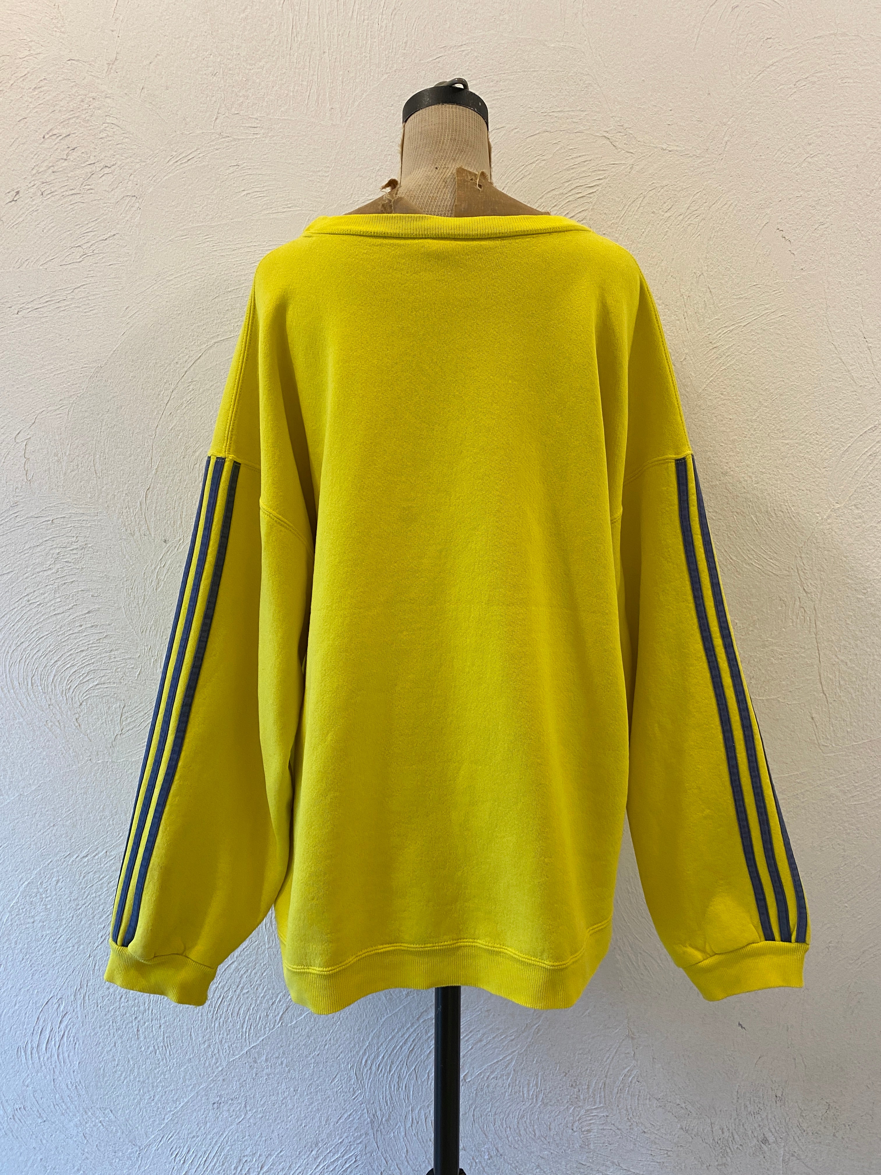 line yellow sweat