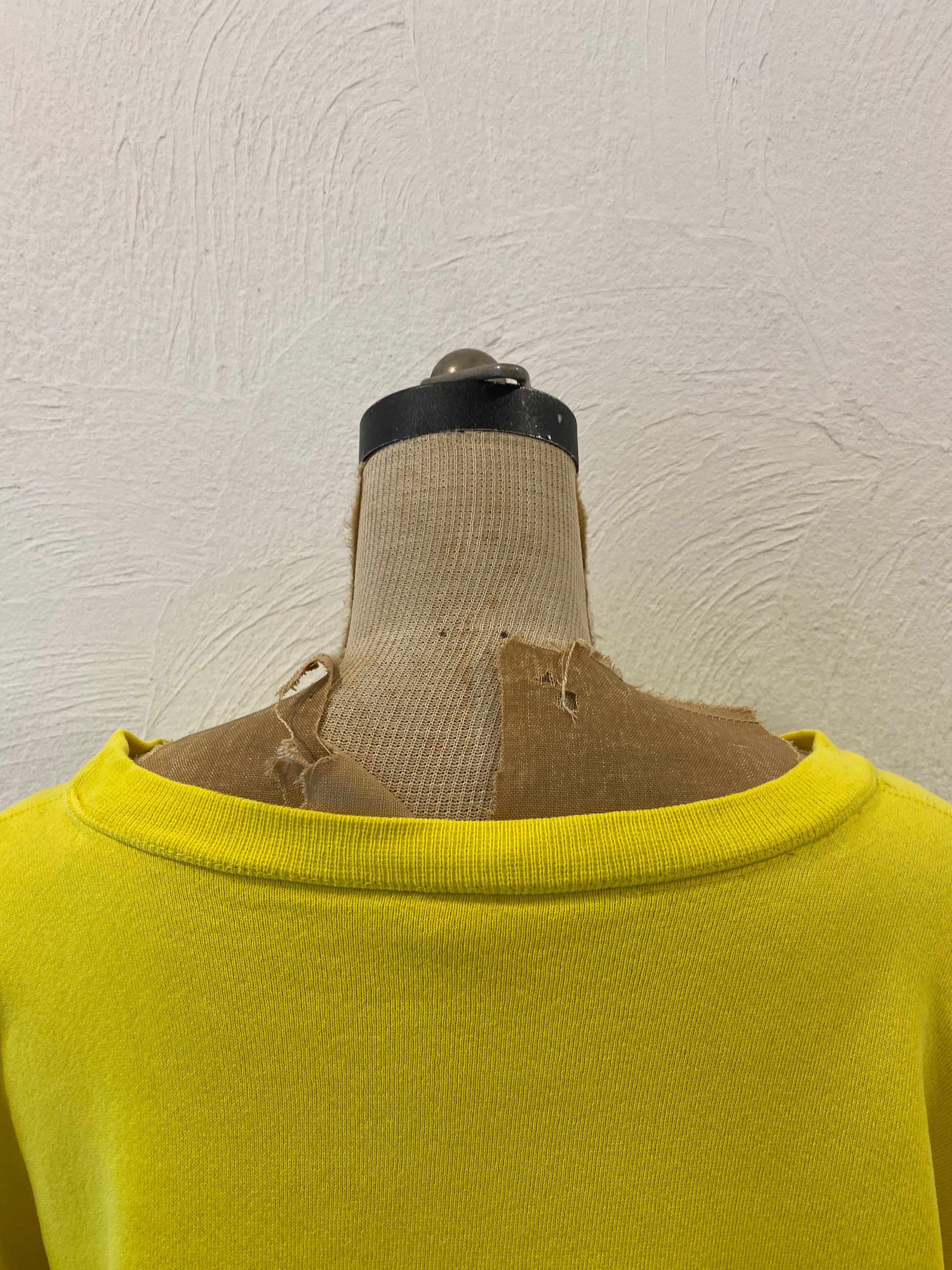 line yellow sweat