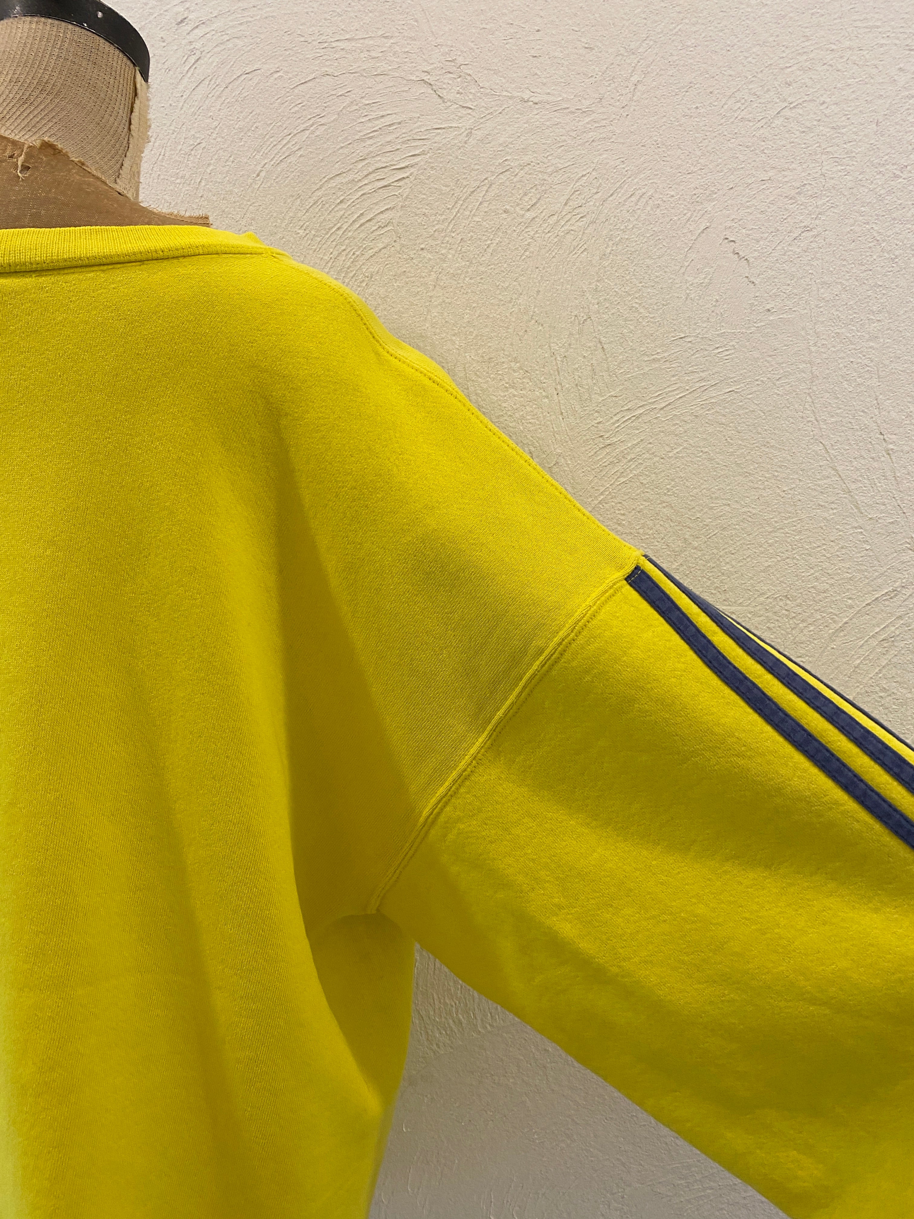 line yellow sweat