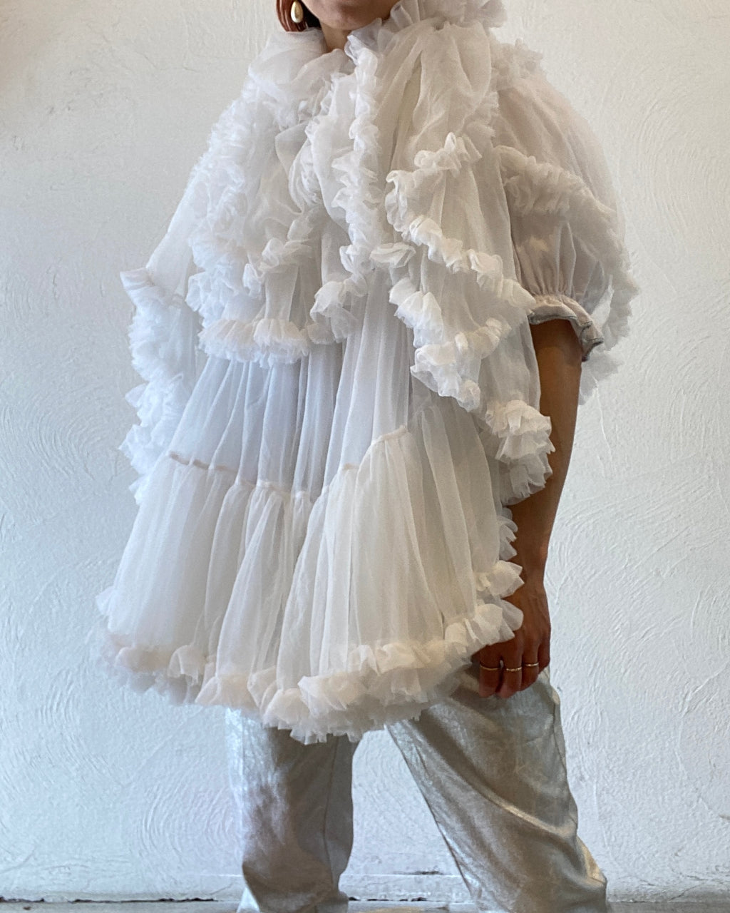 volume white frill