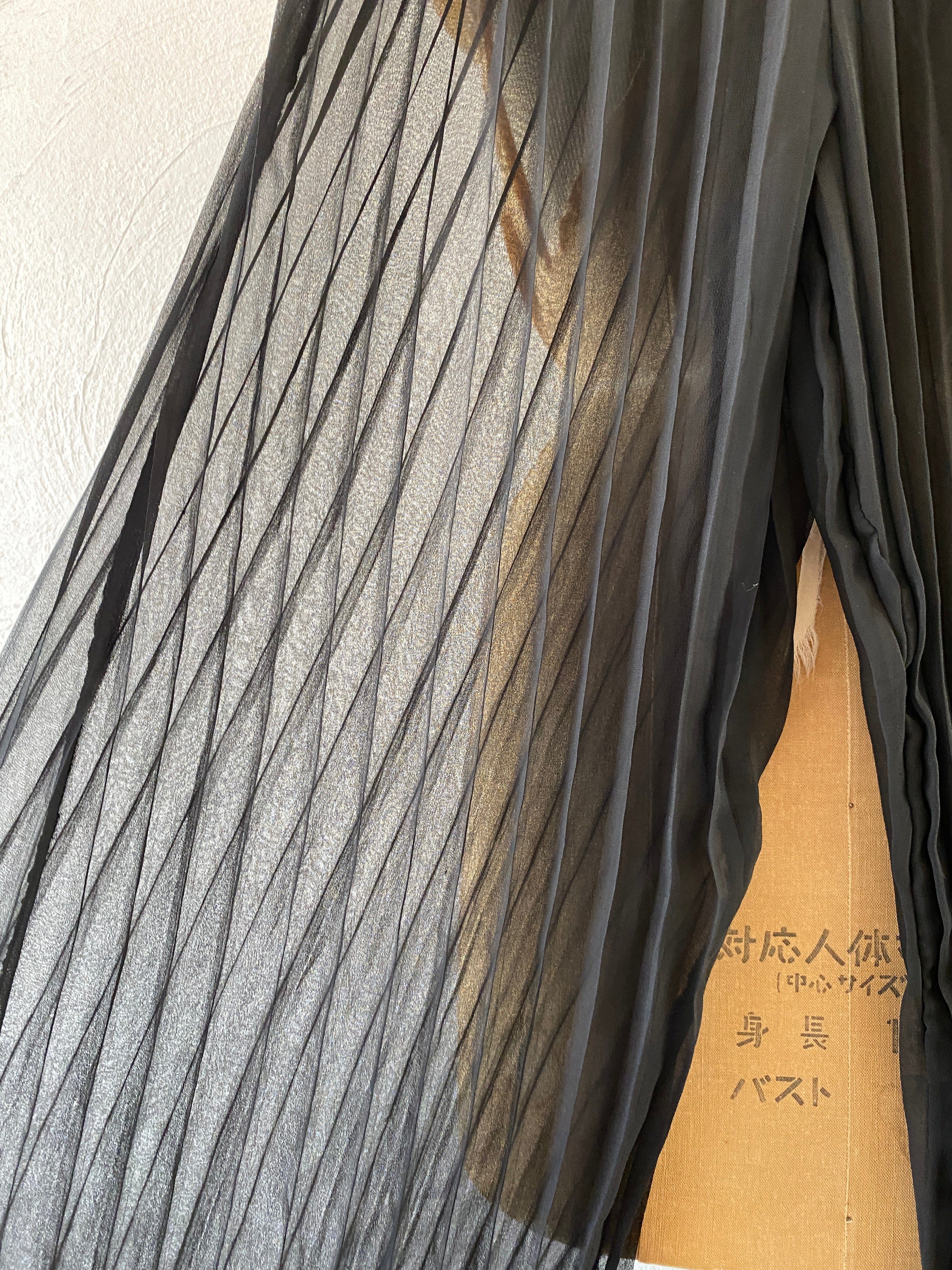through pleats pants