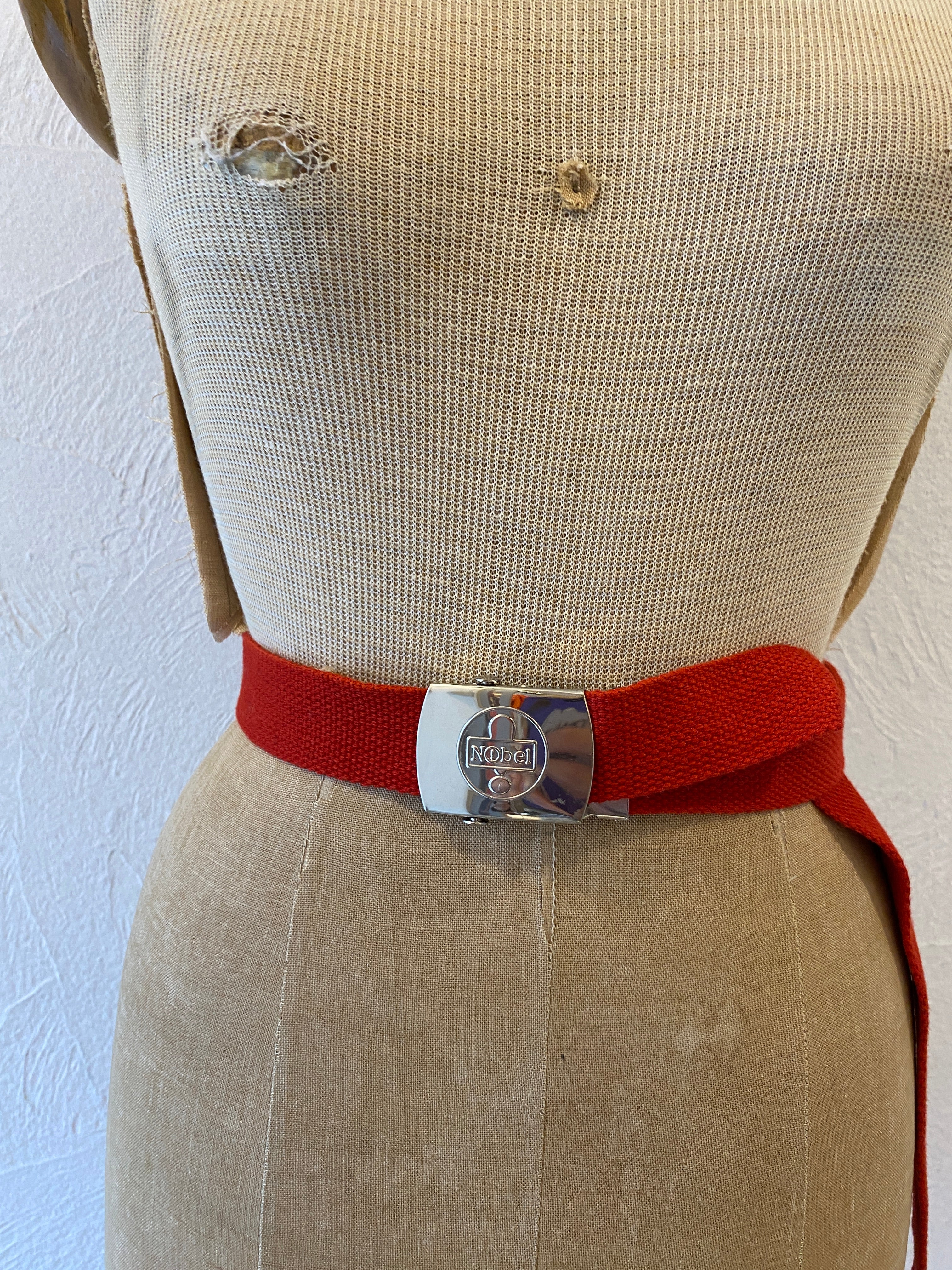 red gacha belt