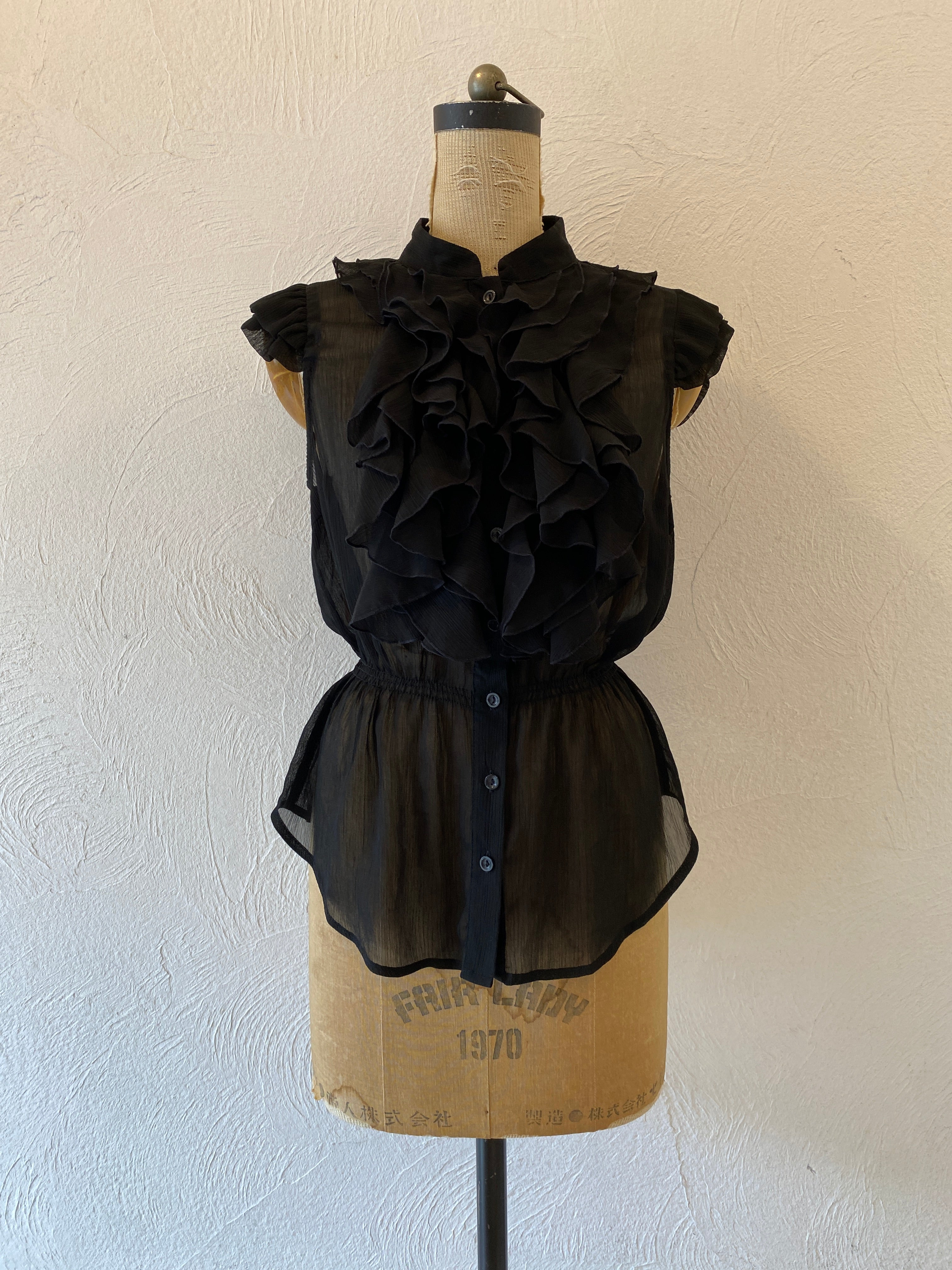 volume frill blouse