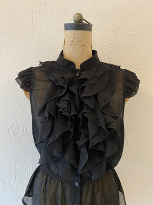volume frill blouse